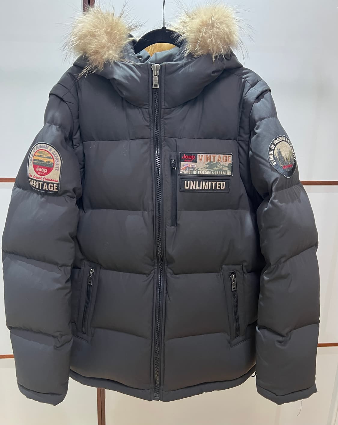 지프(Jeep) 빈티지 차콜 덕다운-팔 분리 2way 점퍼 (105) 상품이미지1