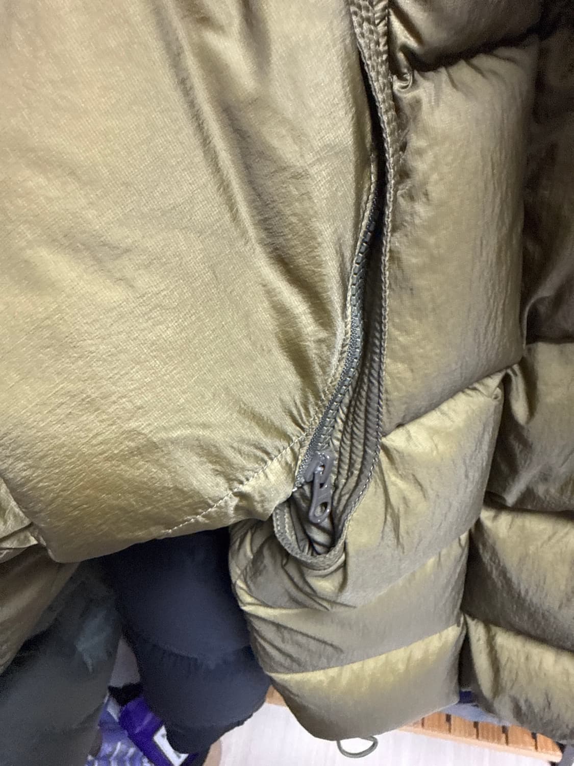 텐씨 허리케인 콤보 다운 아노락 패딩 - 밀리터리 그린 상품이미지3