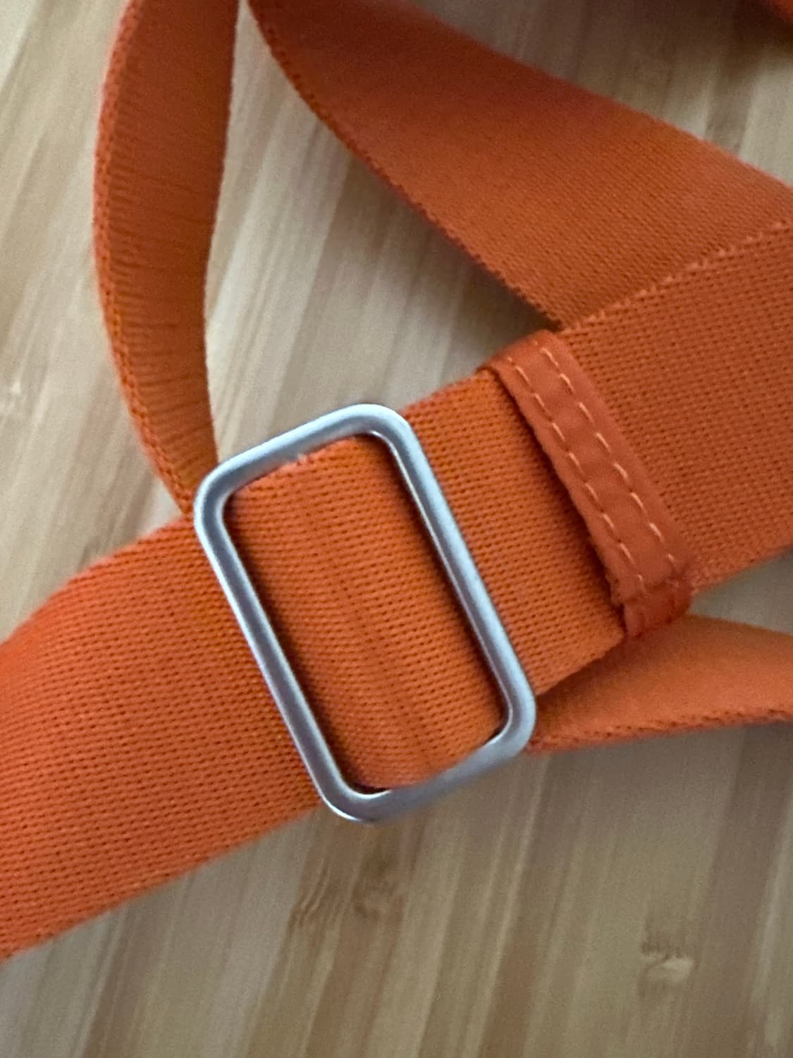 COS 오렌지색 크로스백 상품이미지3