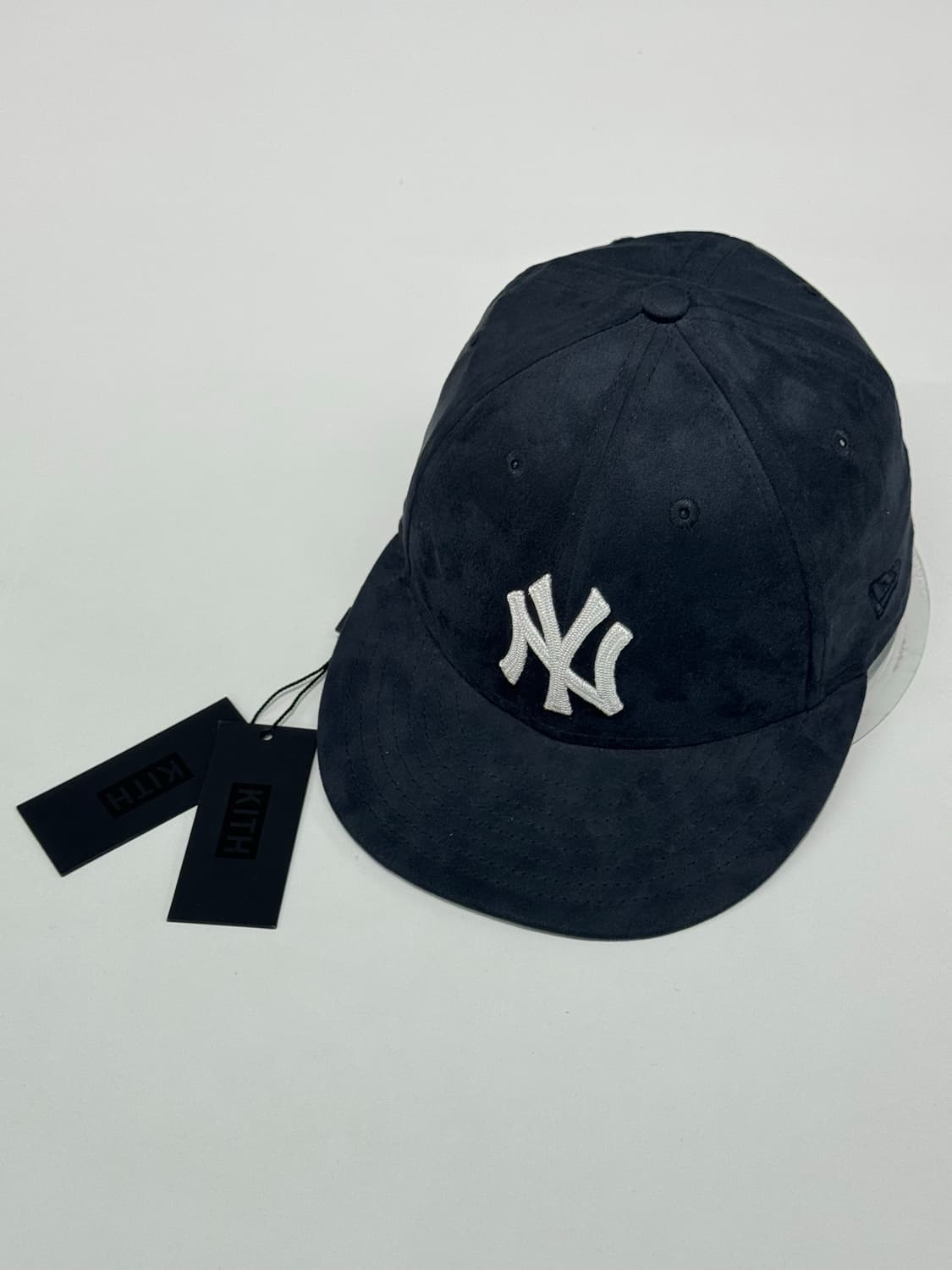KITH X NEW ERA (키스 X 뉴에라) 체인스티치 스웨이드 캡 상품이미지1