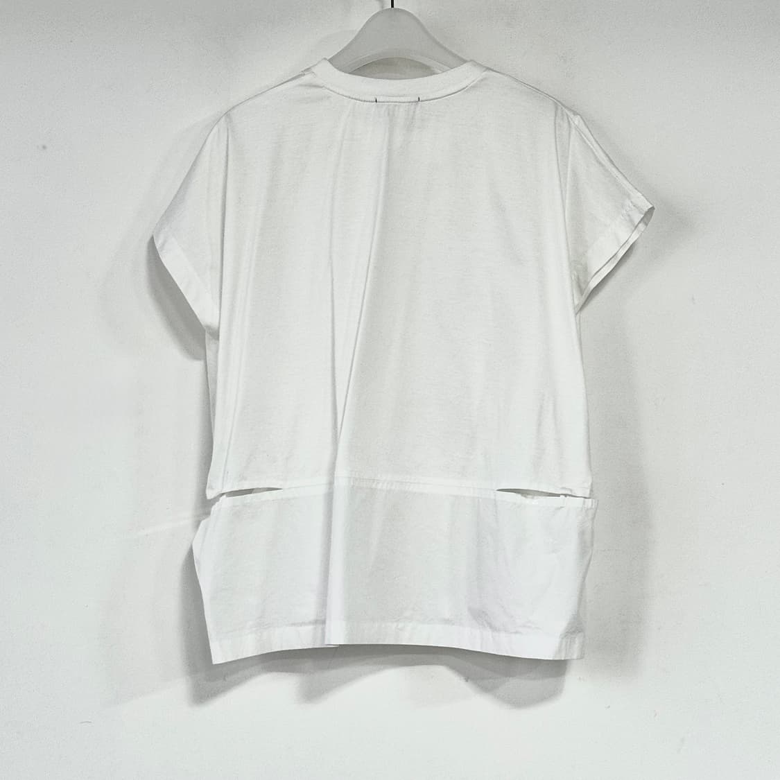 네헤라 컷아웃 반팔 티셔츠 상품이미지5