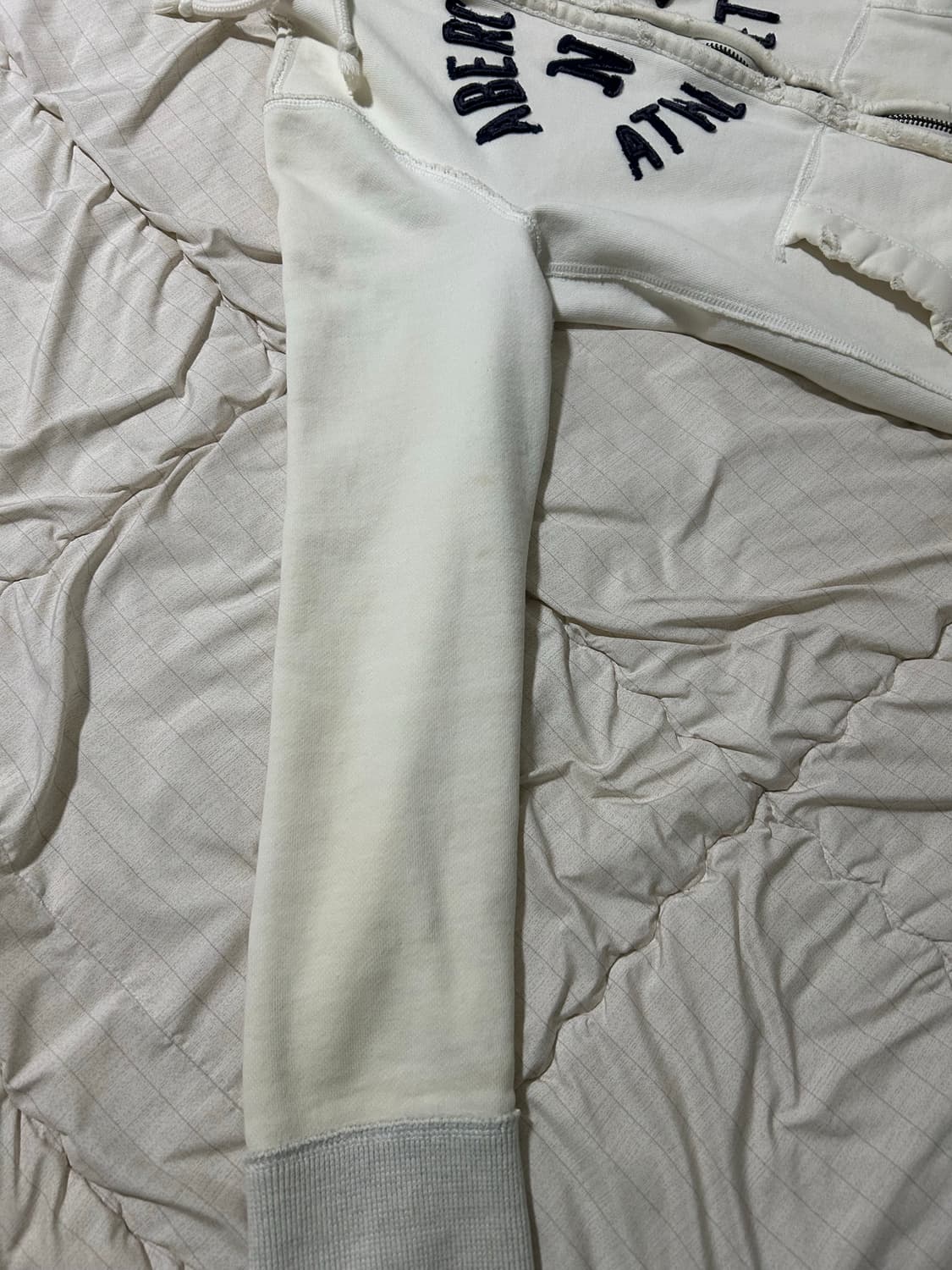 아베크롬비 데미지 디테일 화이트 후드집업 상품이미지5