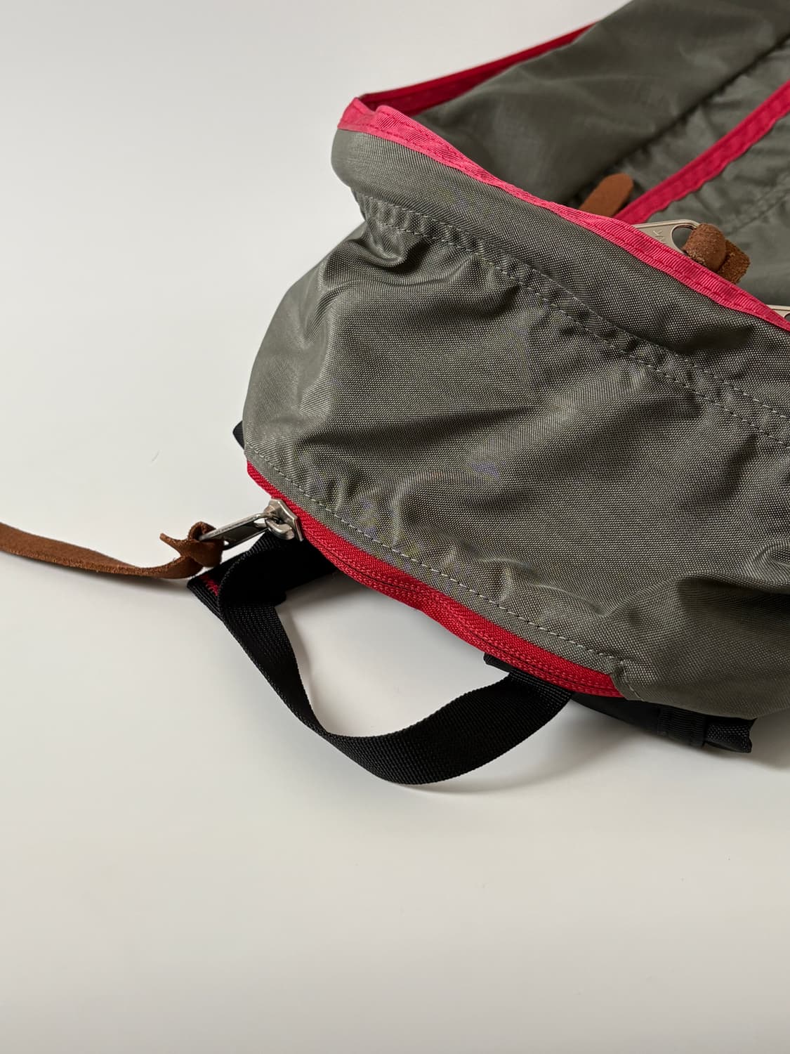OLD GREGORY - Half Day (Olive/Red) 상품이미지5