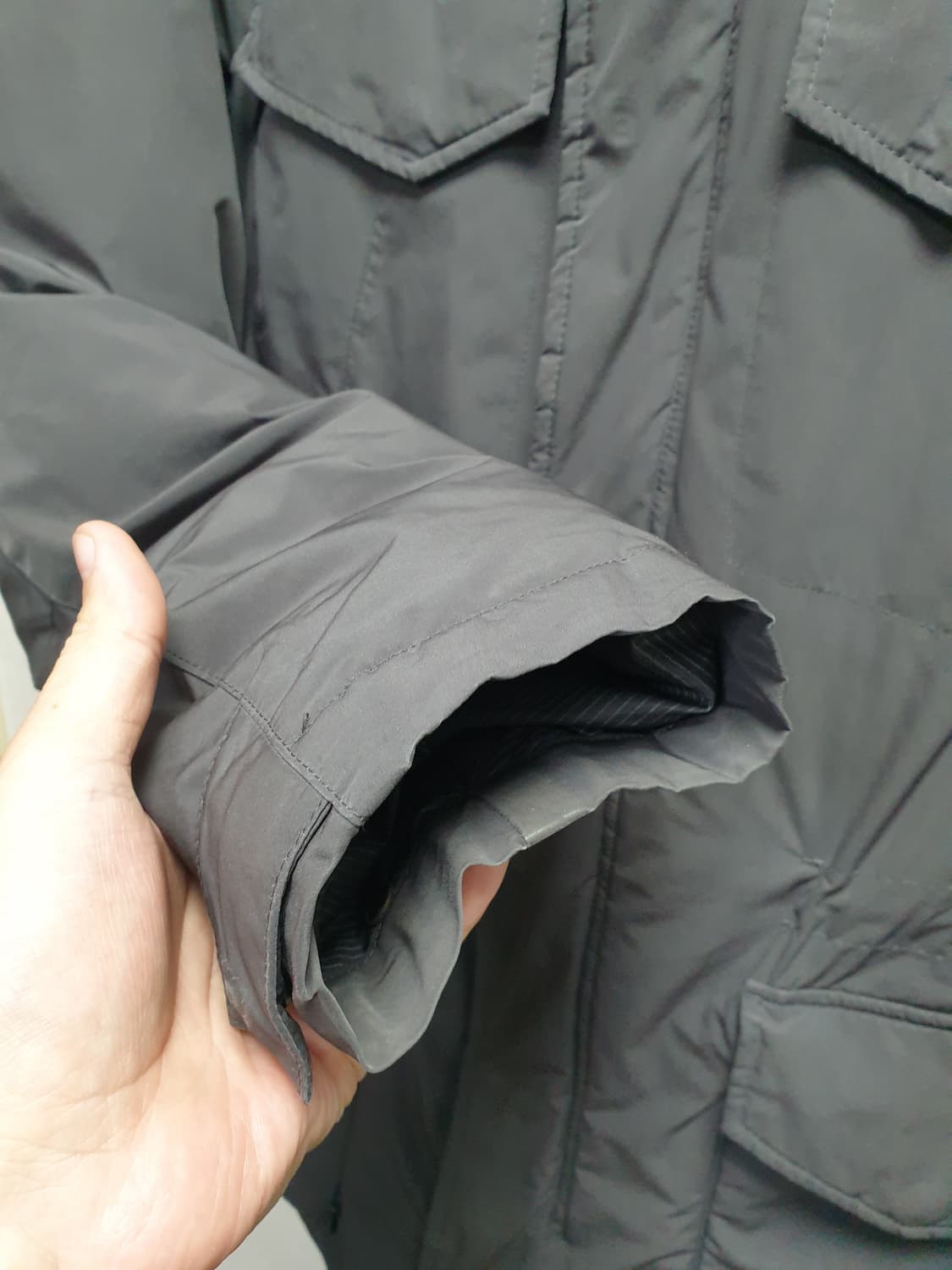 [52/105] 알레그리 구스패딩 차콜 상품이미지4