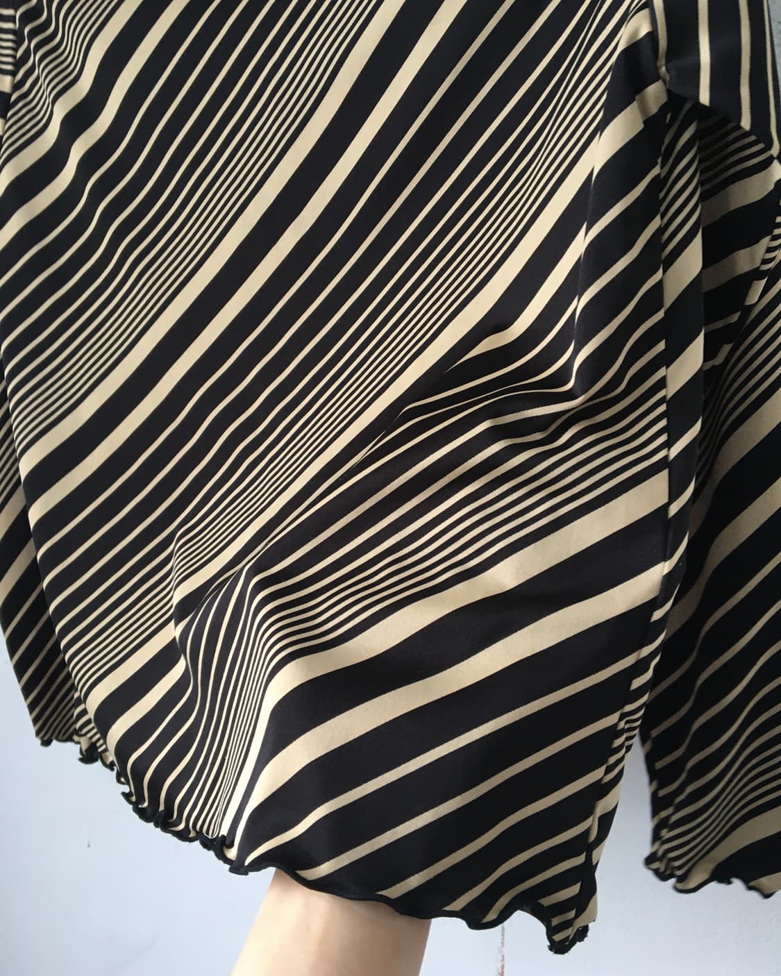 Stripe pattern high neck sleeve 상품이미지3