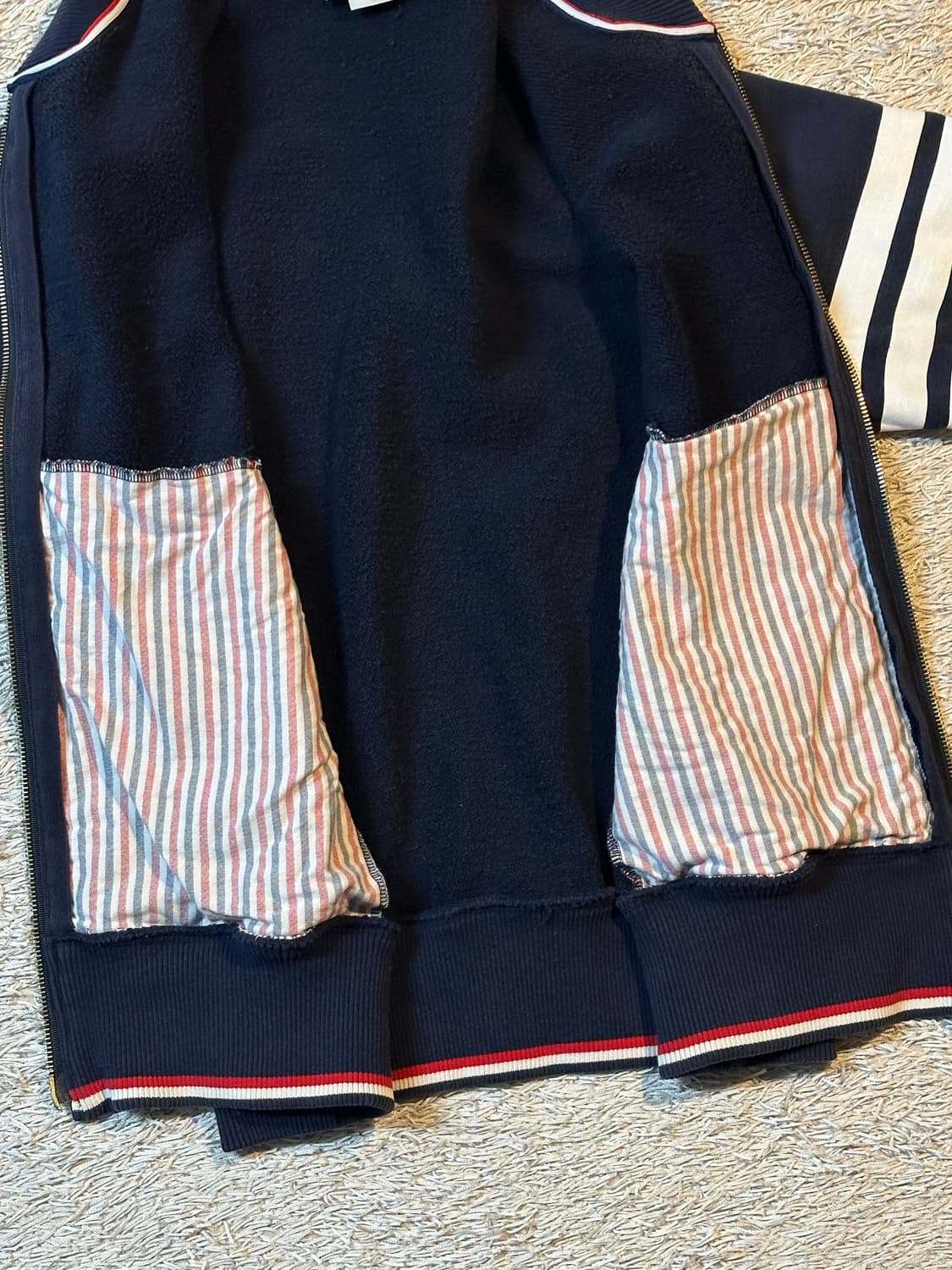 톰브라운 투웨이 사선완장 봄버 블루종 자켓 네이비 상품이미지4