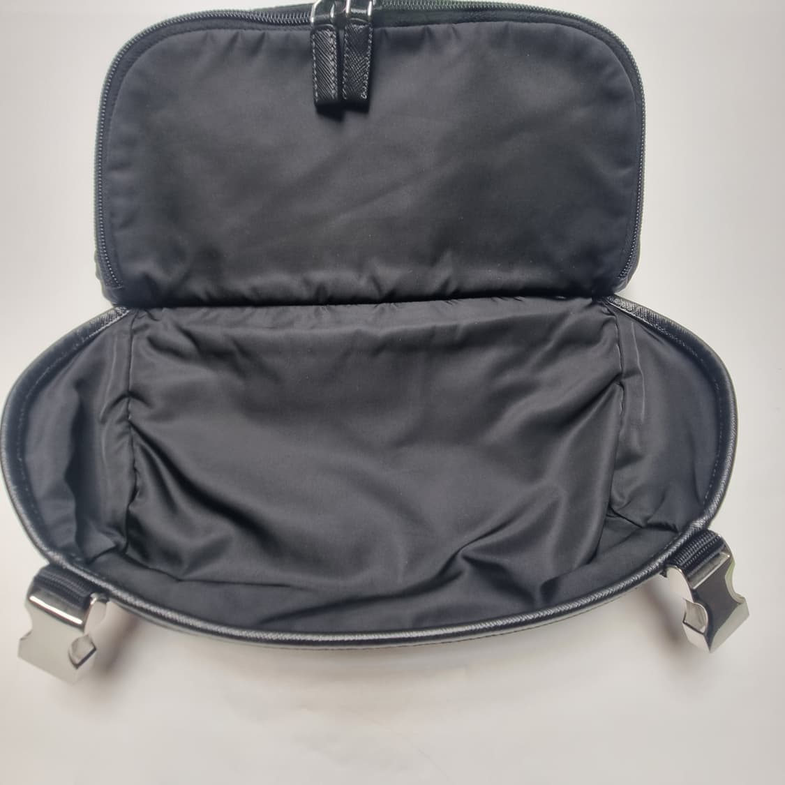 프라다 리나일론 바이커백 미듐 바디백 벨트백 (남여공용, 2VH994) 상품이미지9