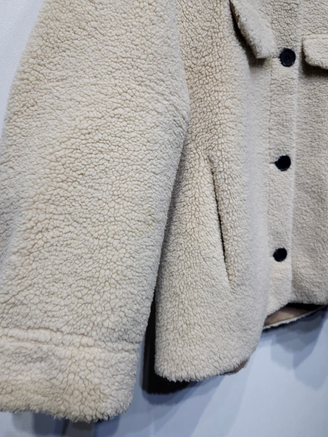 Thursday Island 써스데이아일랜드 오버핏 보아 무스탕 상품이미지6