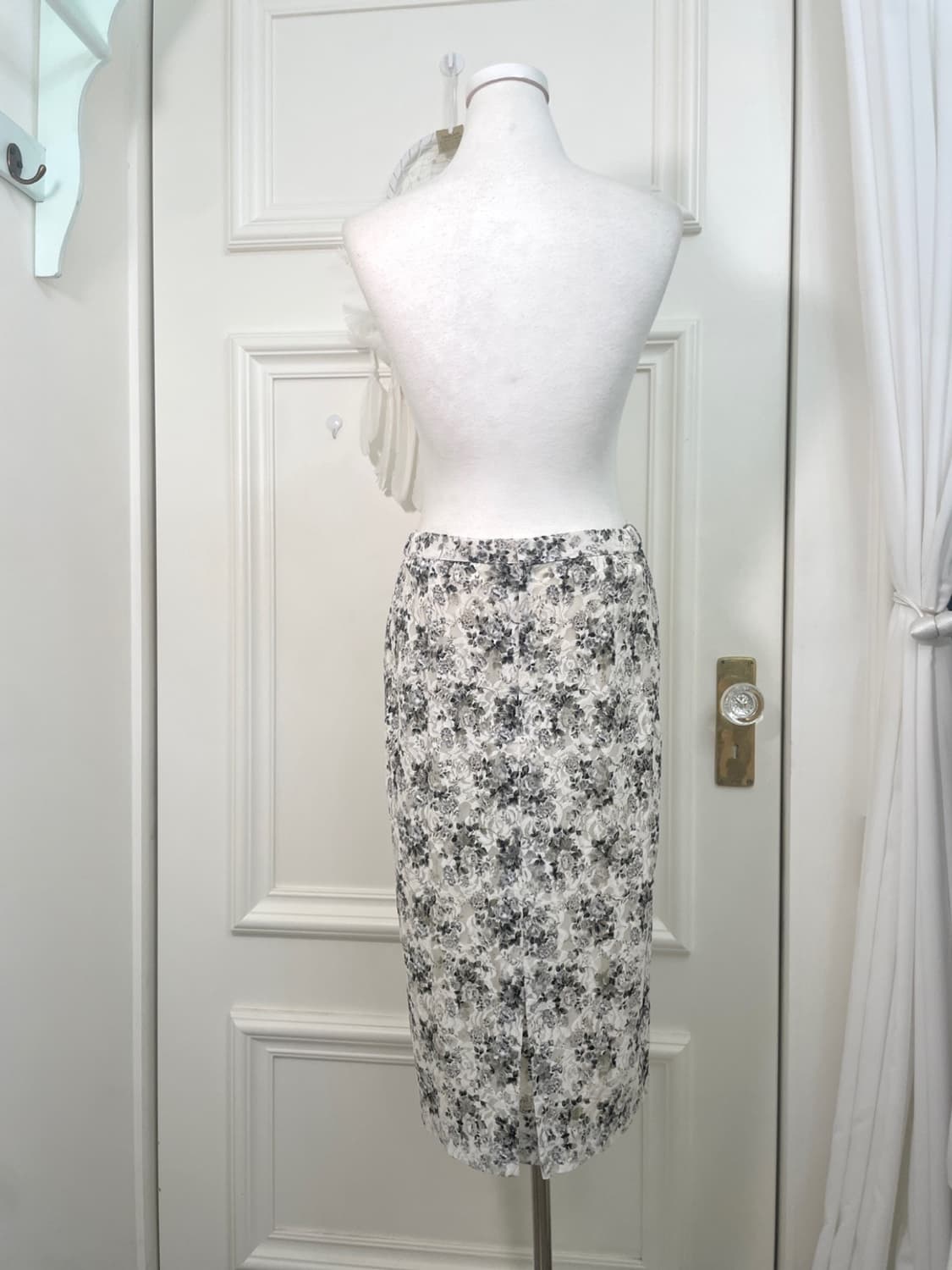khaki ivory rose lace skirt(size-M) 상품이미지3