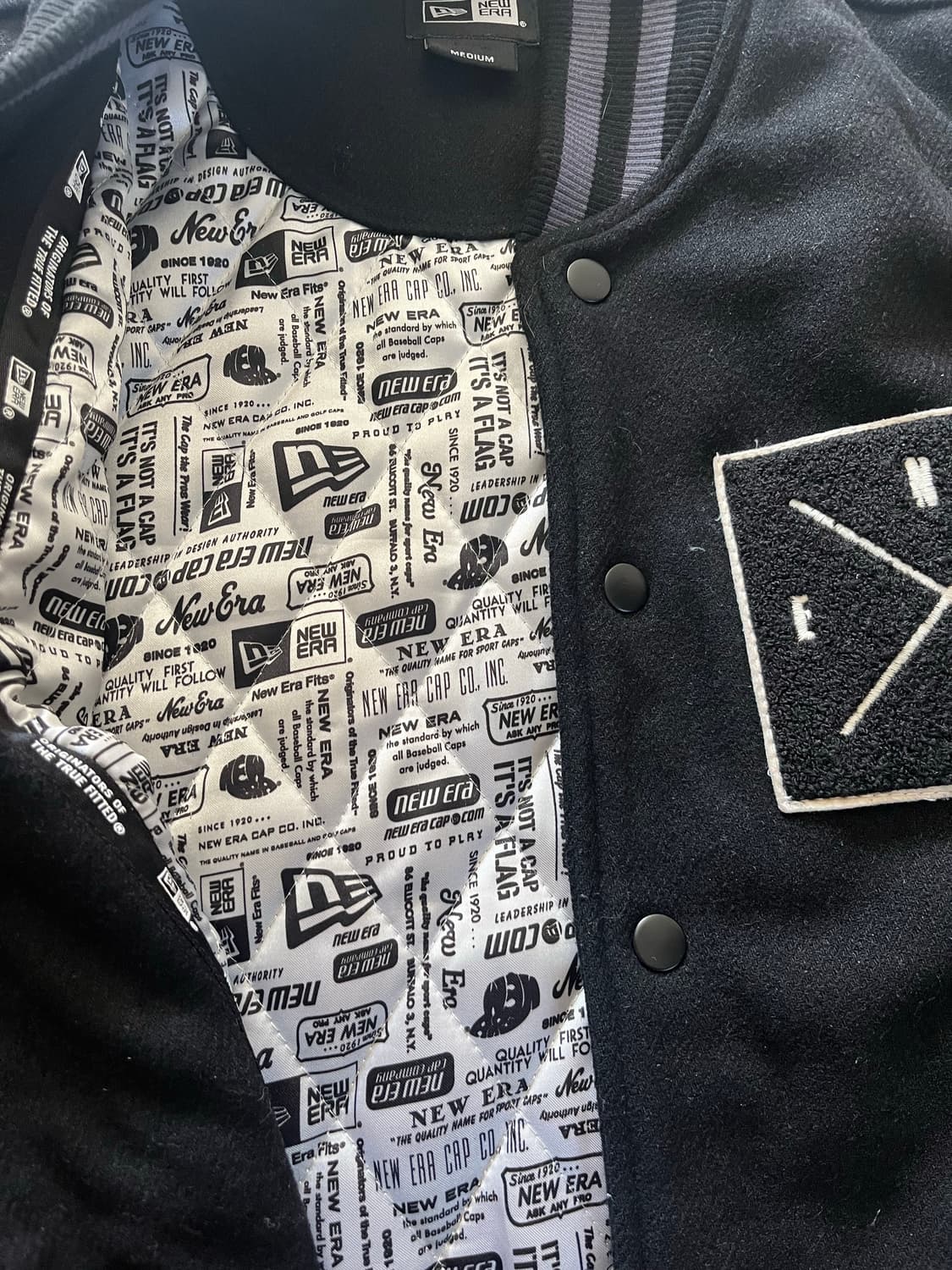 뉴에라 헤리티지 바시티 자켓 상품이미지3