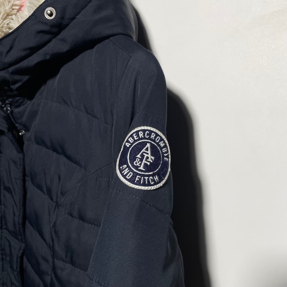 아베크롬비 네이비 후드 패딩 점퍼 상품이미지2