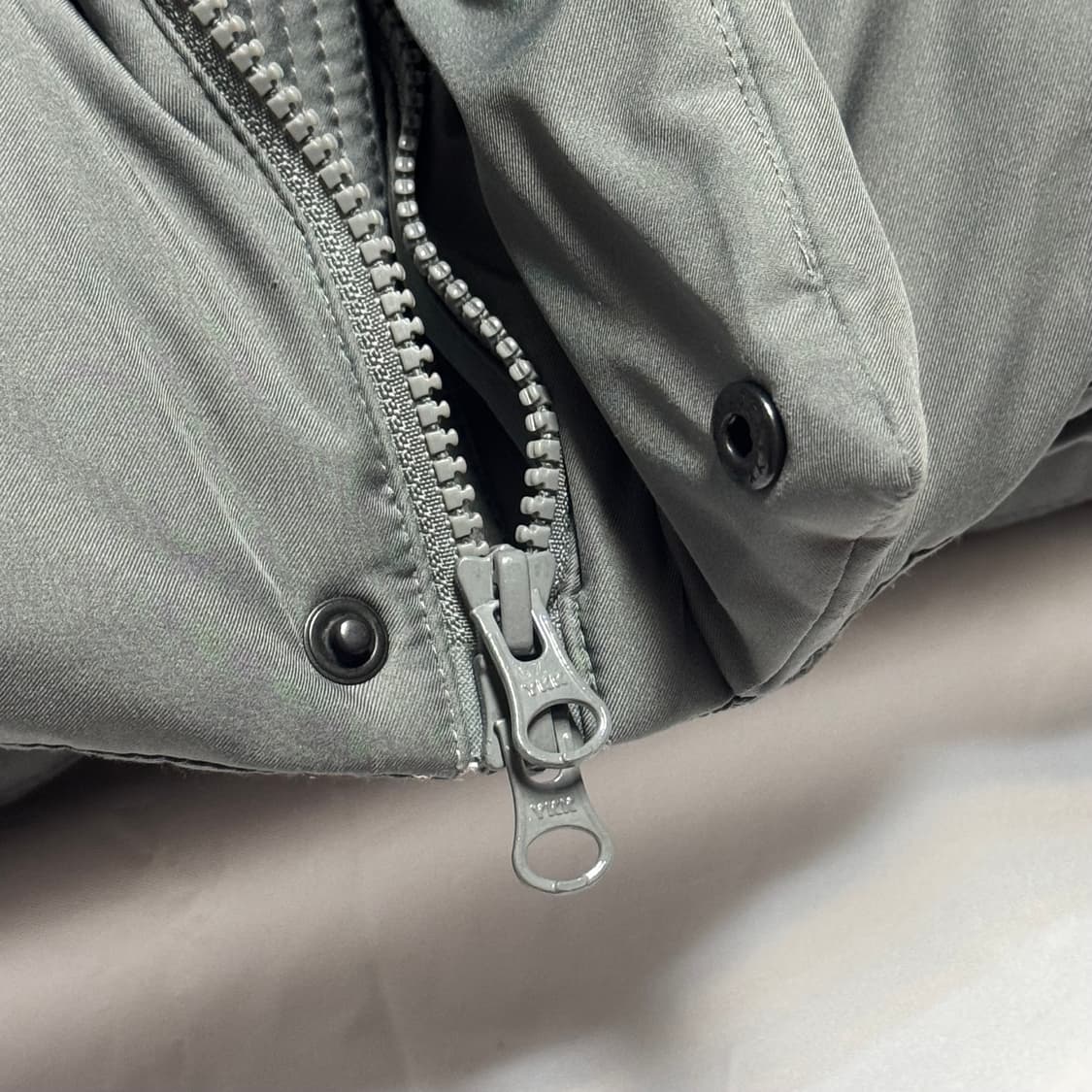 [M] 더티셔츠뮤지엄 덕다운 숏패딩 그레이 상품이미지7