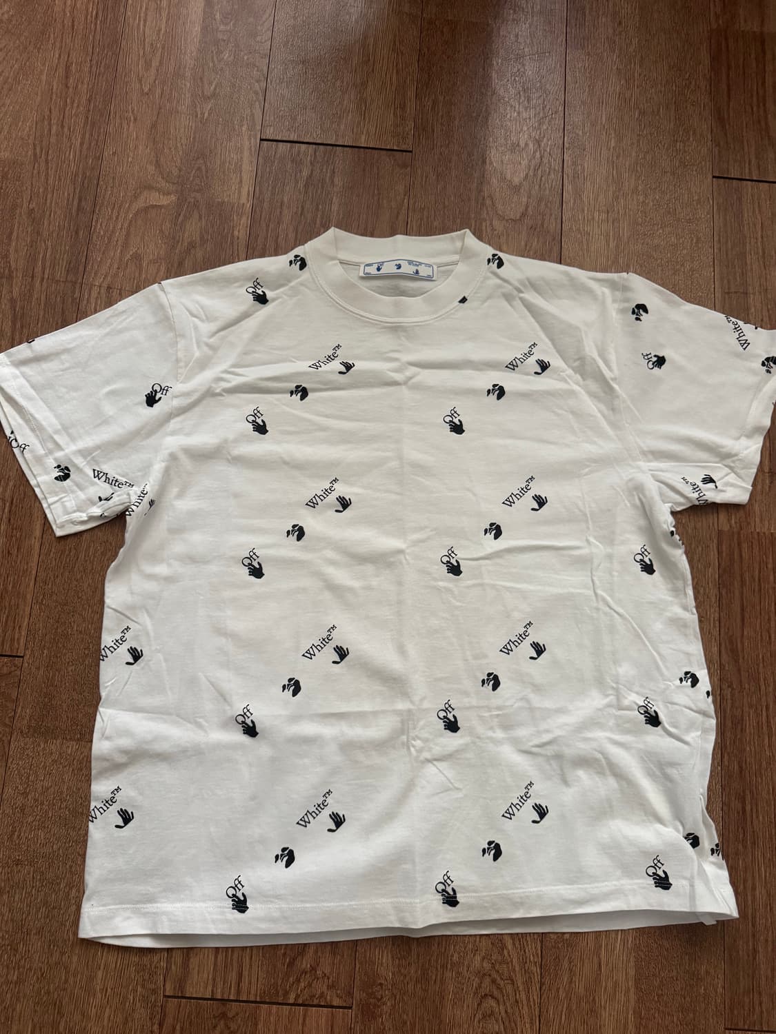 오프화이트 올오버 반팔티 팝니다 상품이미지1