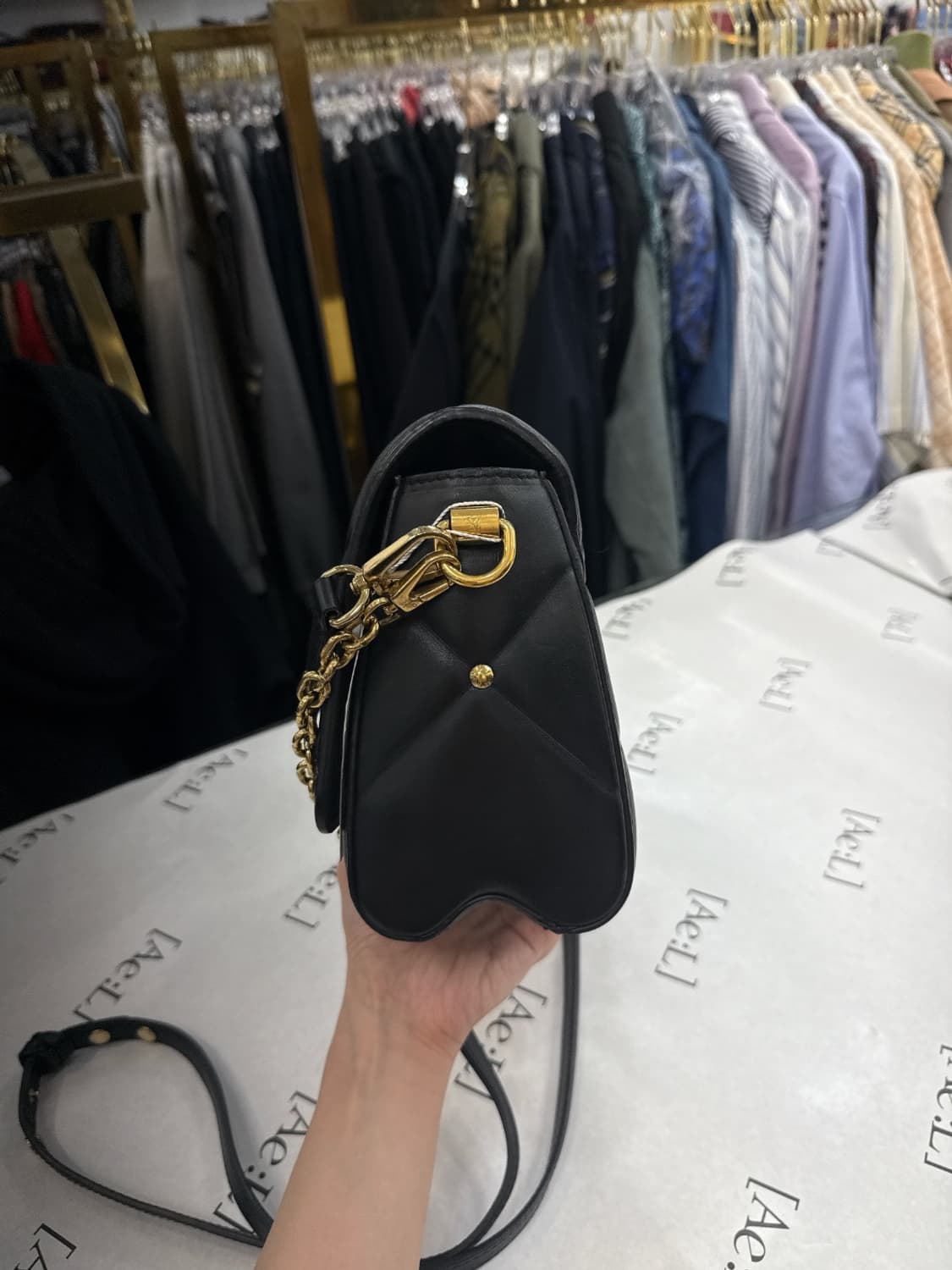 루이비통 블랙 퀄팅 트위스트MM 상품이미지3