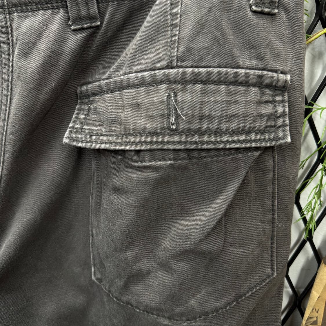 00s GAP 갭 피그먼트 워싱 카고 팬츠 포켓 지퍼 디테일 차콜 상품이미지9