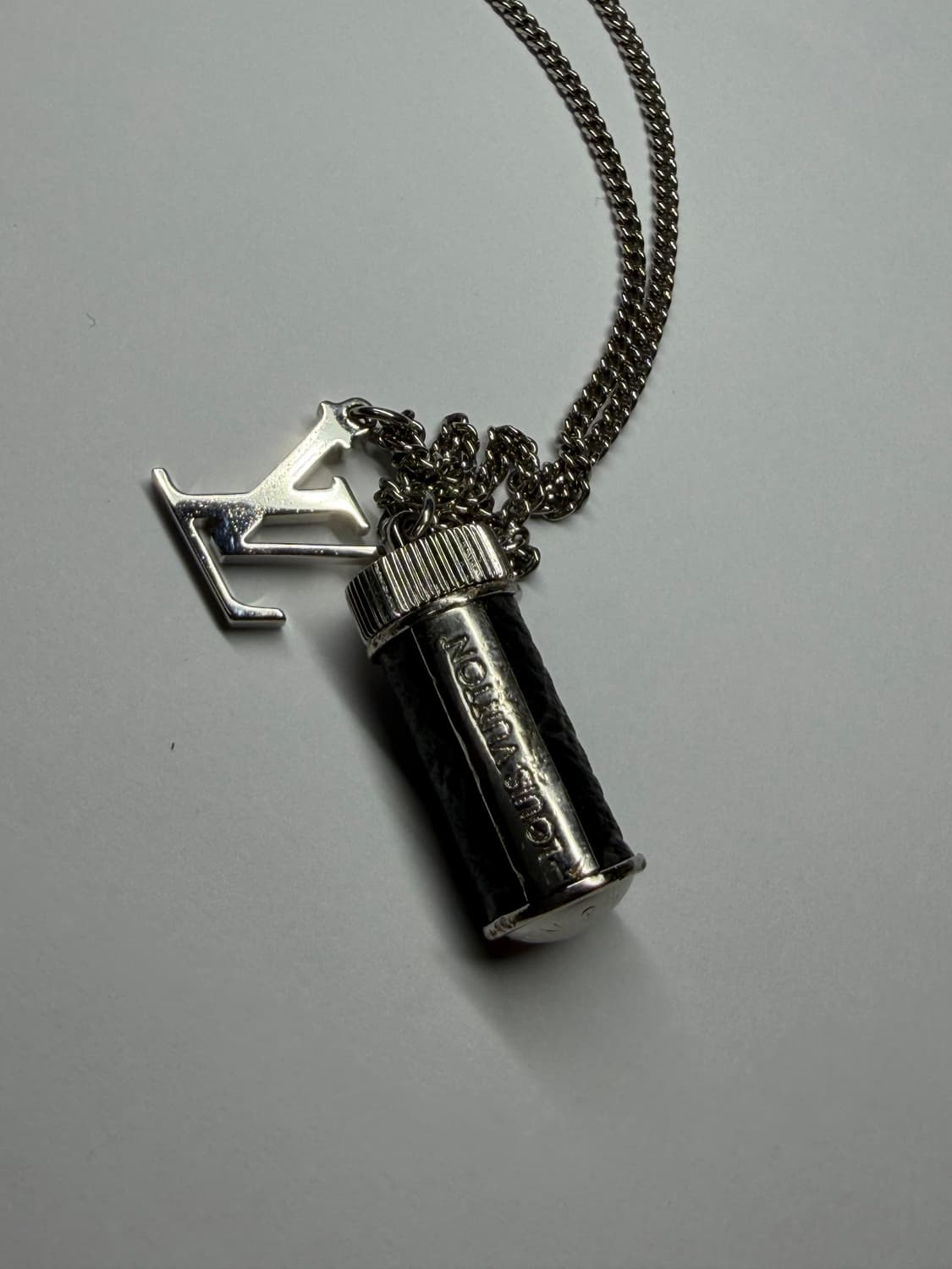 (정품) (새상품급) 루이비통 모노그램 이클립스 목걸이 상품이미지8