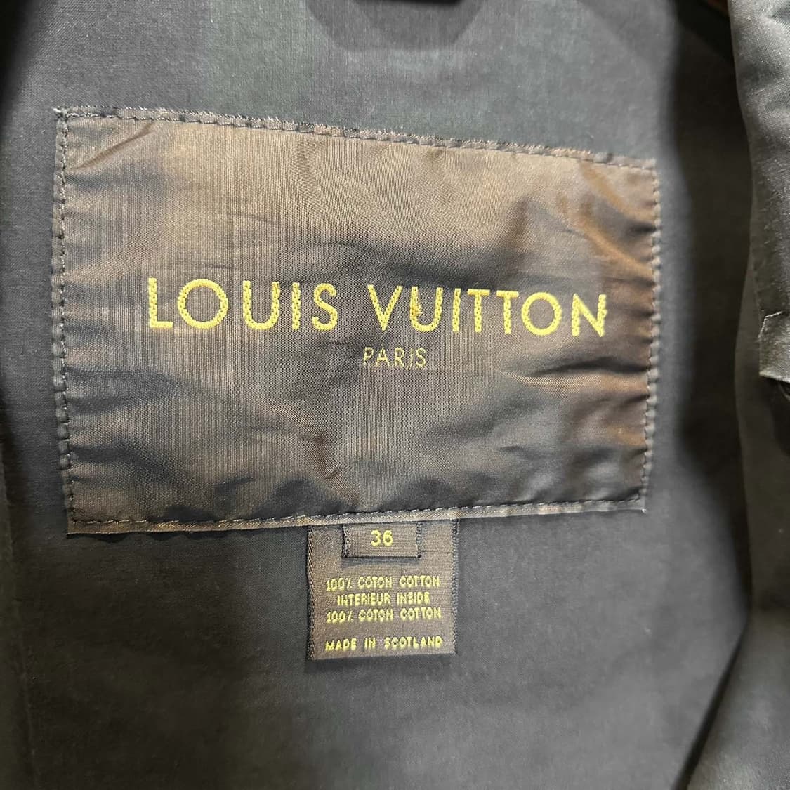 루이비통 하프 트렌치코트 카라넥 더블버튼 백 벨티드 디테일 블랙 상품이미지7