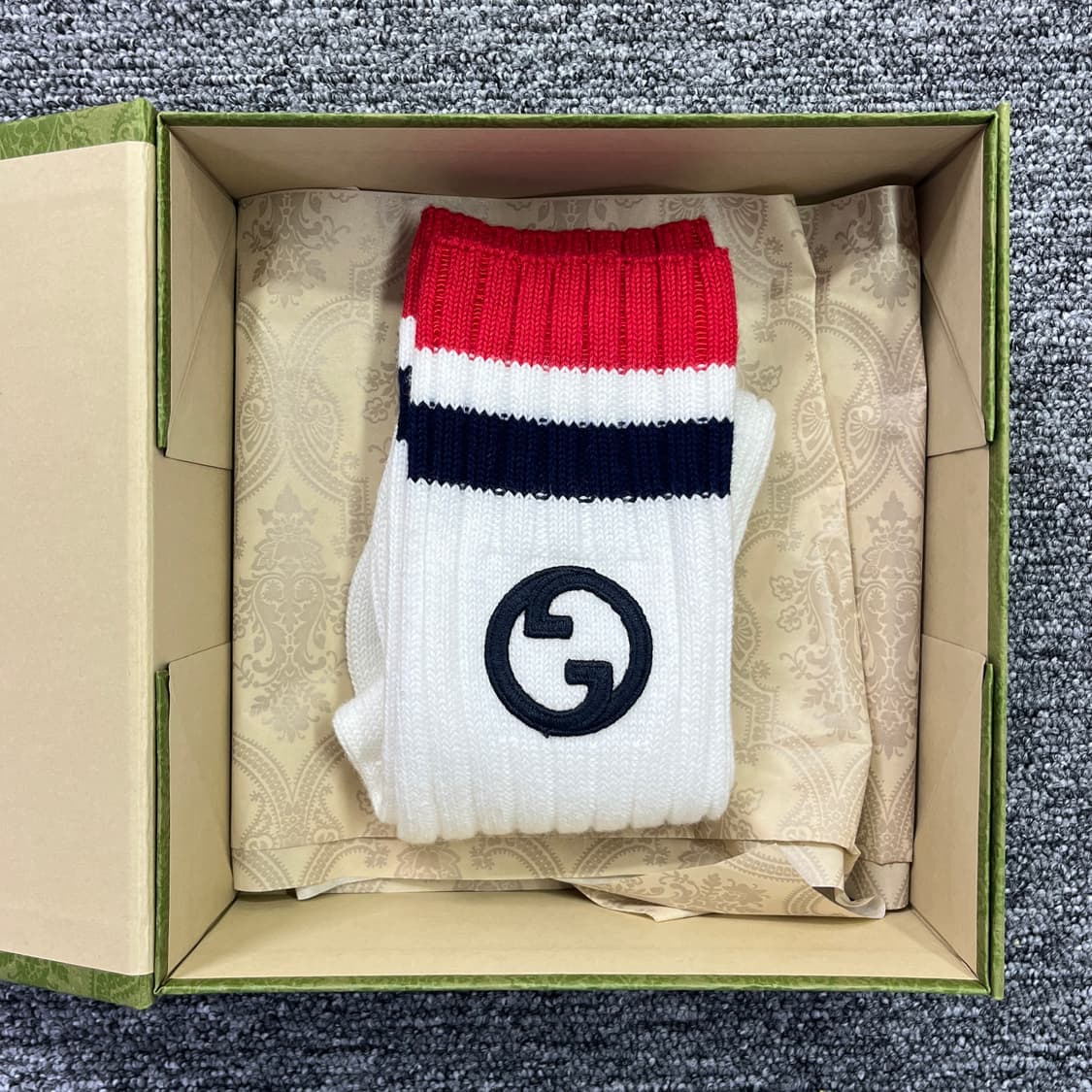 새상품 구찌 양말 인터로킹 자수 로고 삭스 화이트 네이비 레드 M 사이즈 상품이미지9