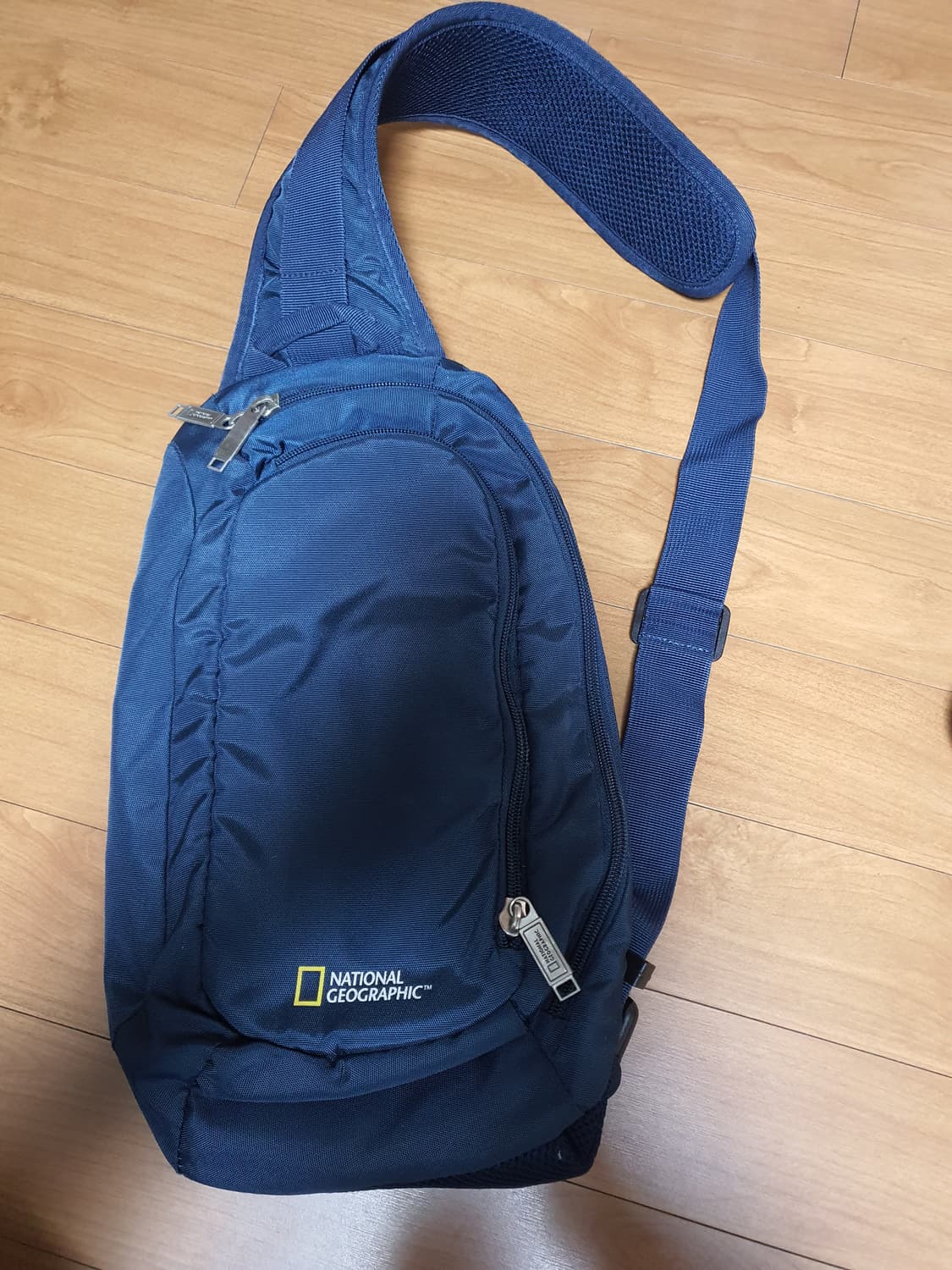 내셔널지오그래픽 슬링백 상품이미지1