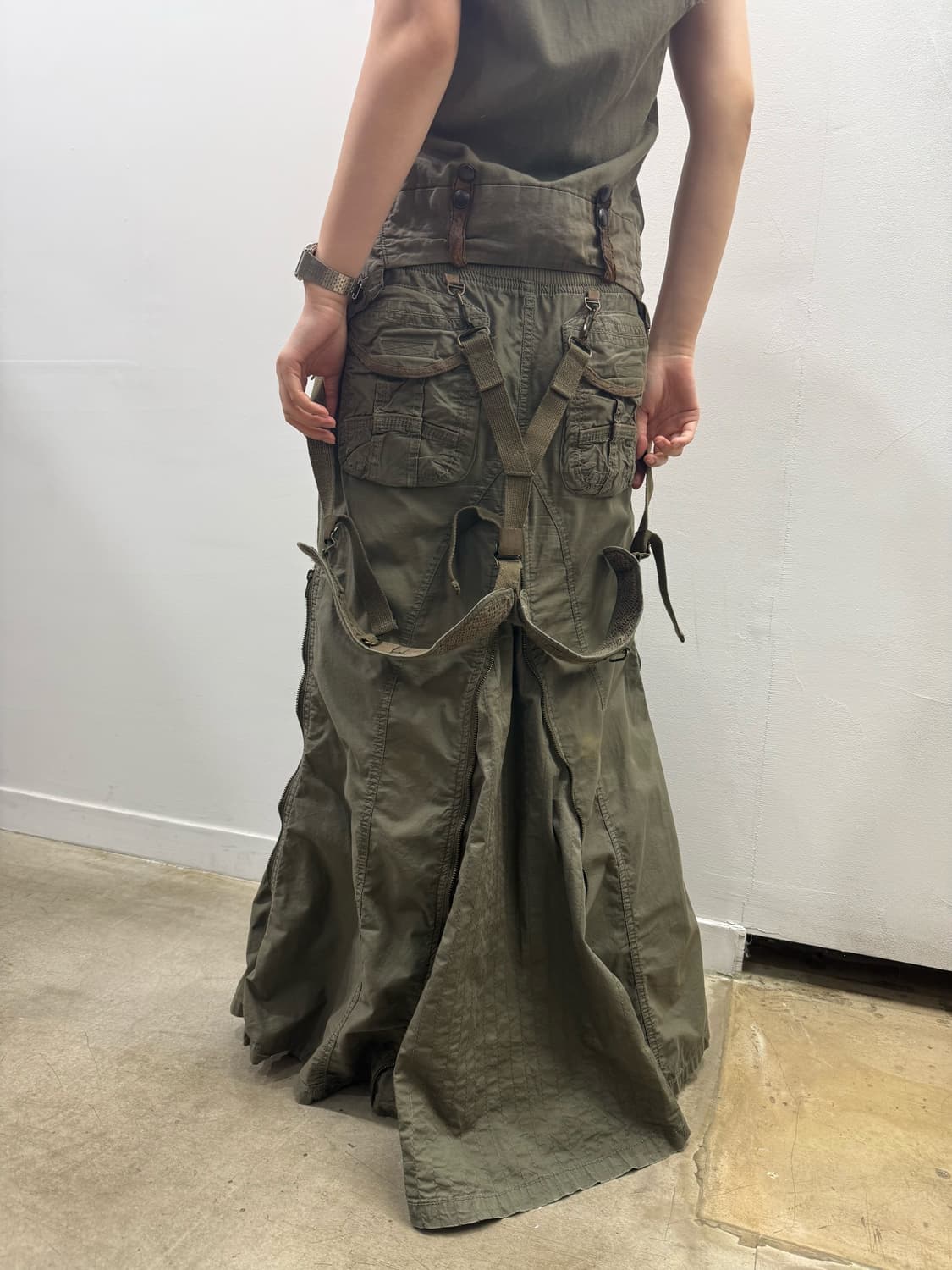 GOA 서스펜더 & 멀티집업 디테일 롱 스커트 상품이미지6