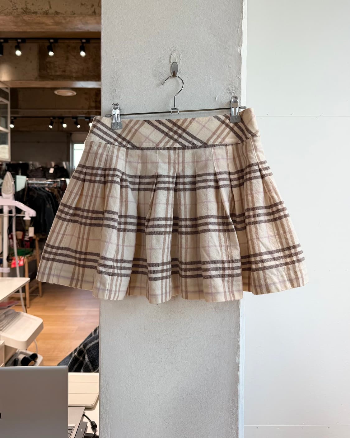 버버리 블루라벨 베이지 노바체크 버클 핀턱 미니스커트  상품이미지6