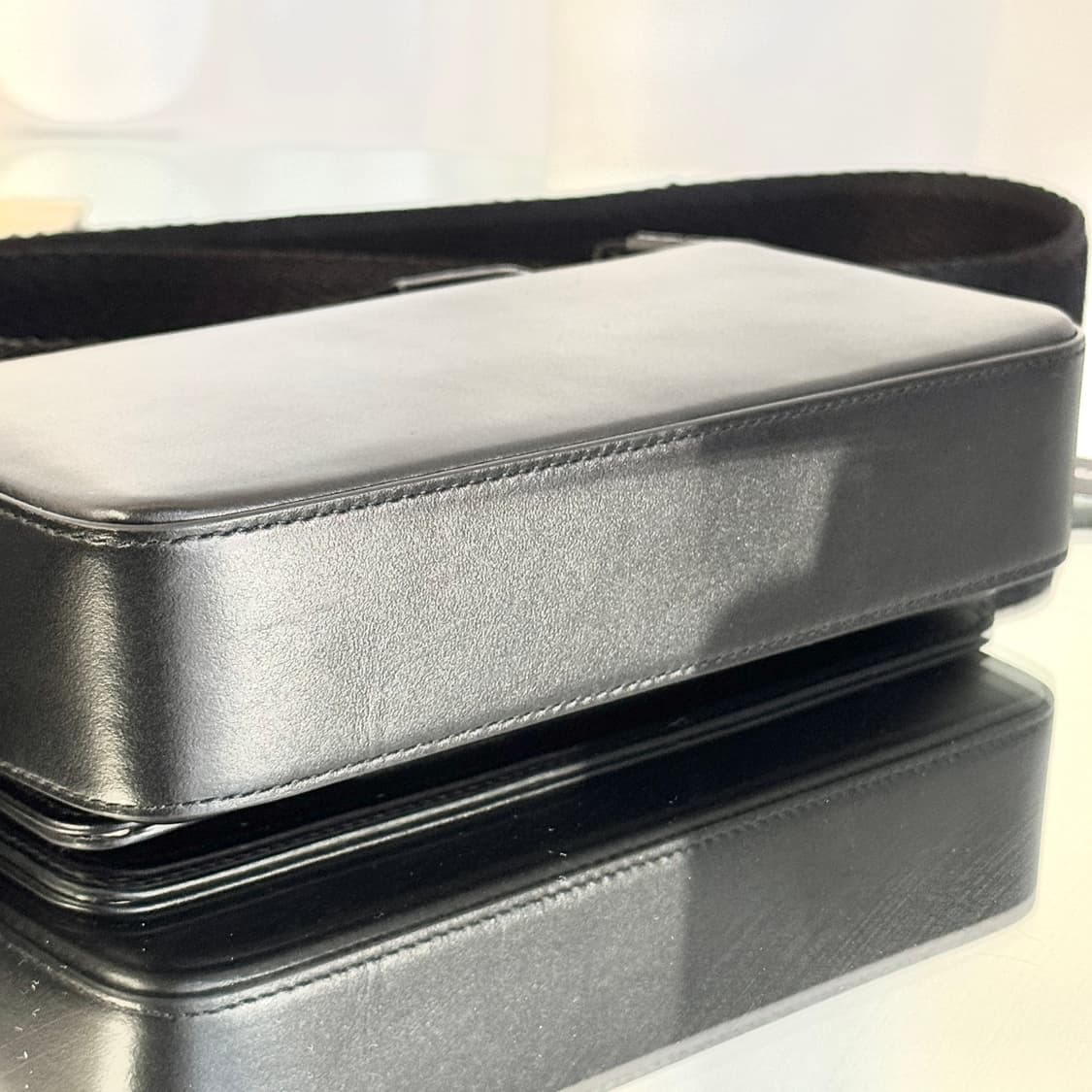 [새상품급/풀구성] 26SS 돌체앤가바나 엠보스드 로고 가죽 미니 숄더  상품이미지7