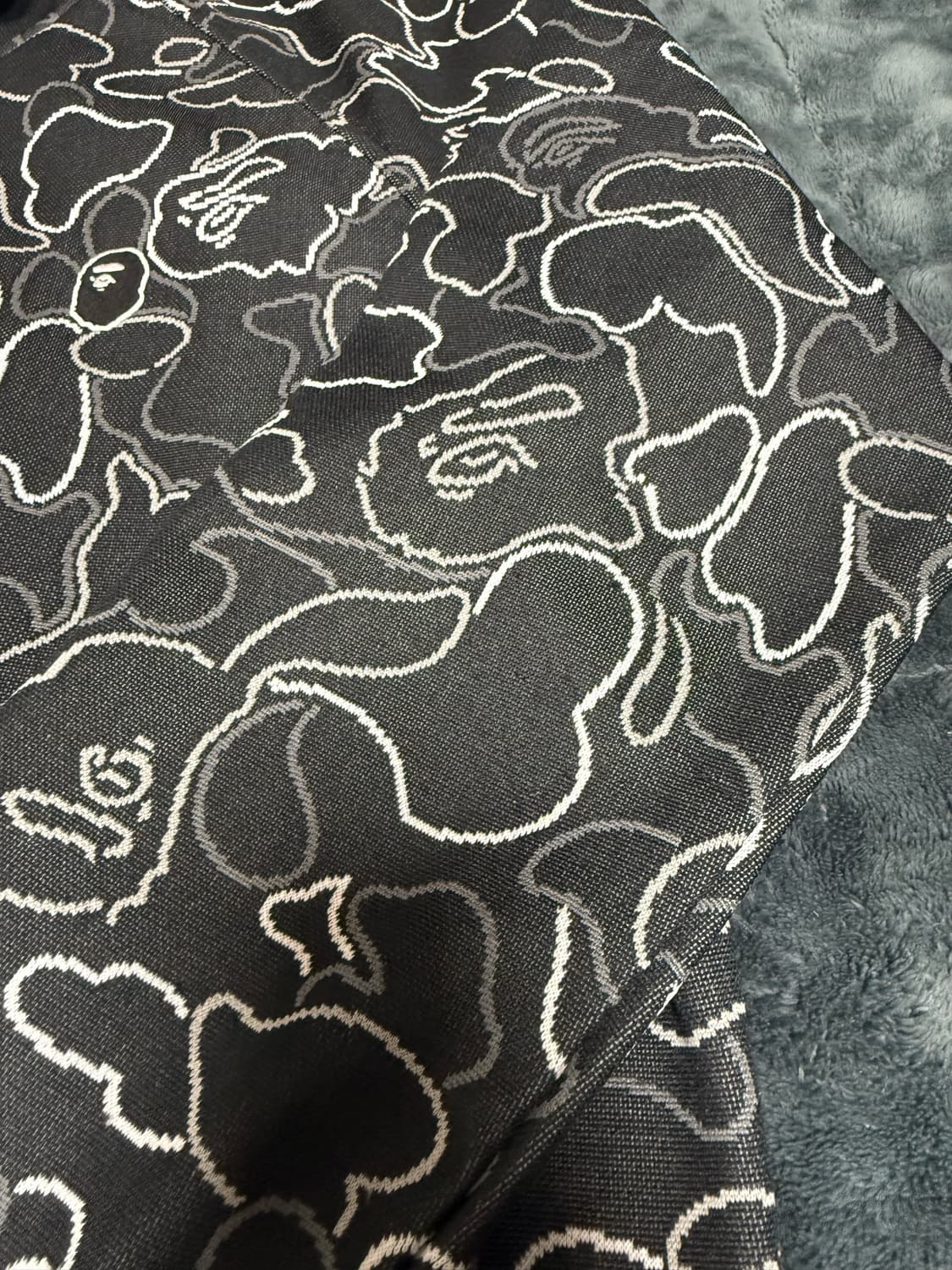 베이프 네온 카모 자카드 트랙탑  상품이미지4