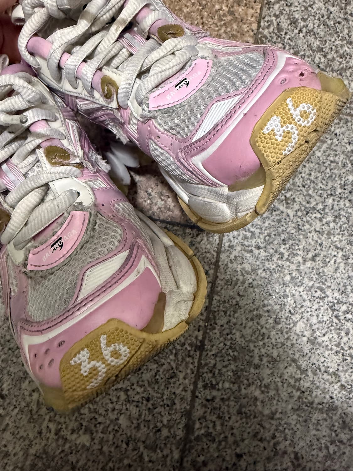 발렌시아가 뉴러너 스니커즈 핑크 화이트 36사이즈 상품이미지4