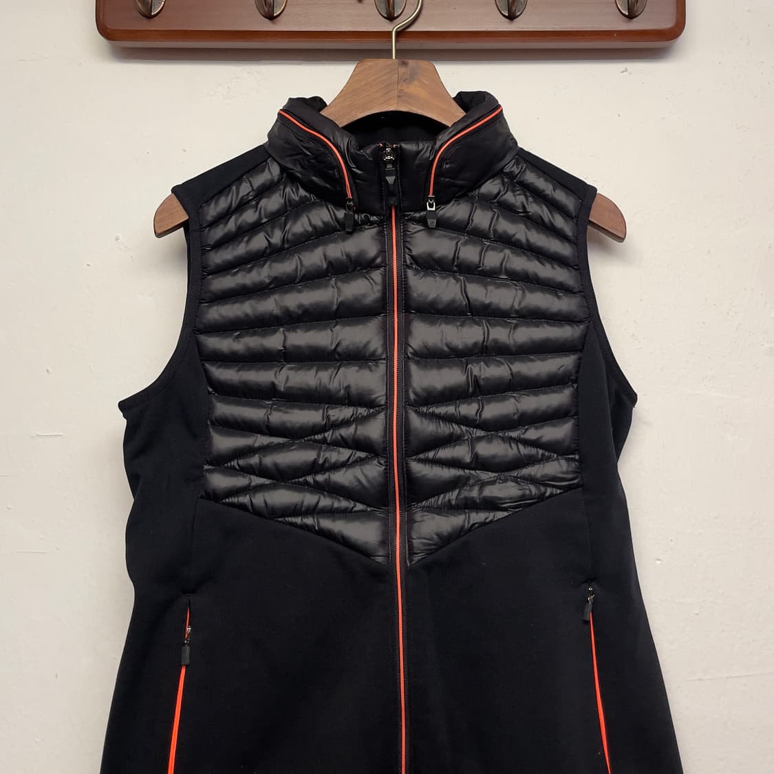 아식스 (우먼) 러닝 패딩 블랙 베스트  사이즈 - S (Women)   상품이미지2