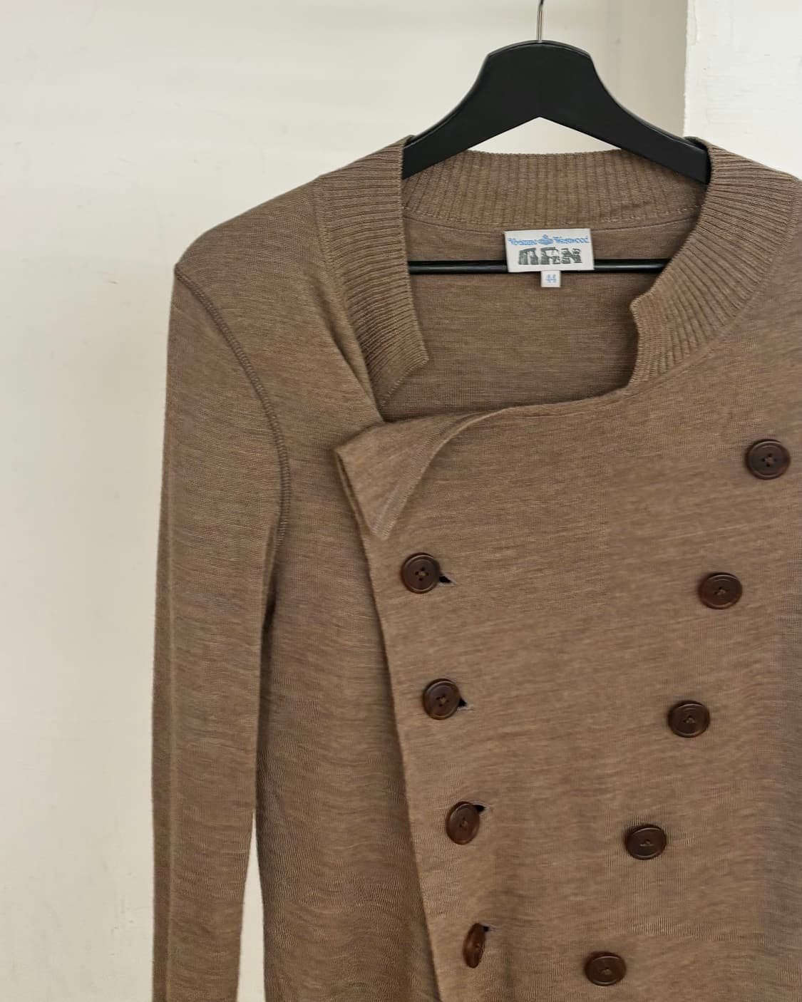 비비안웨스트우드 브라운 사선 버튼 니트 가디건 상품이미지3