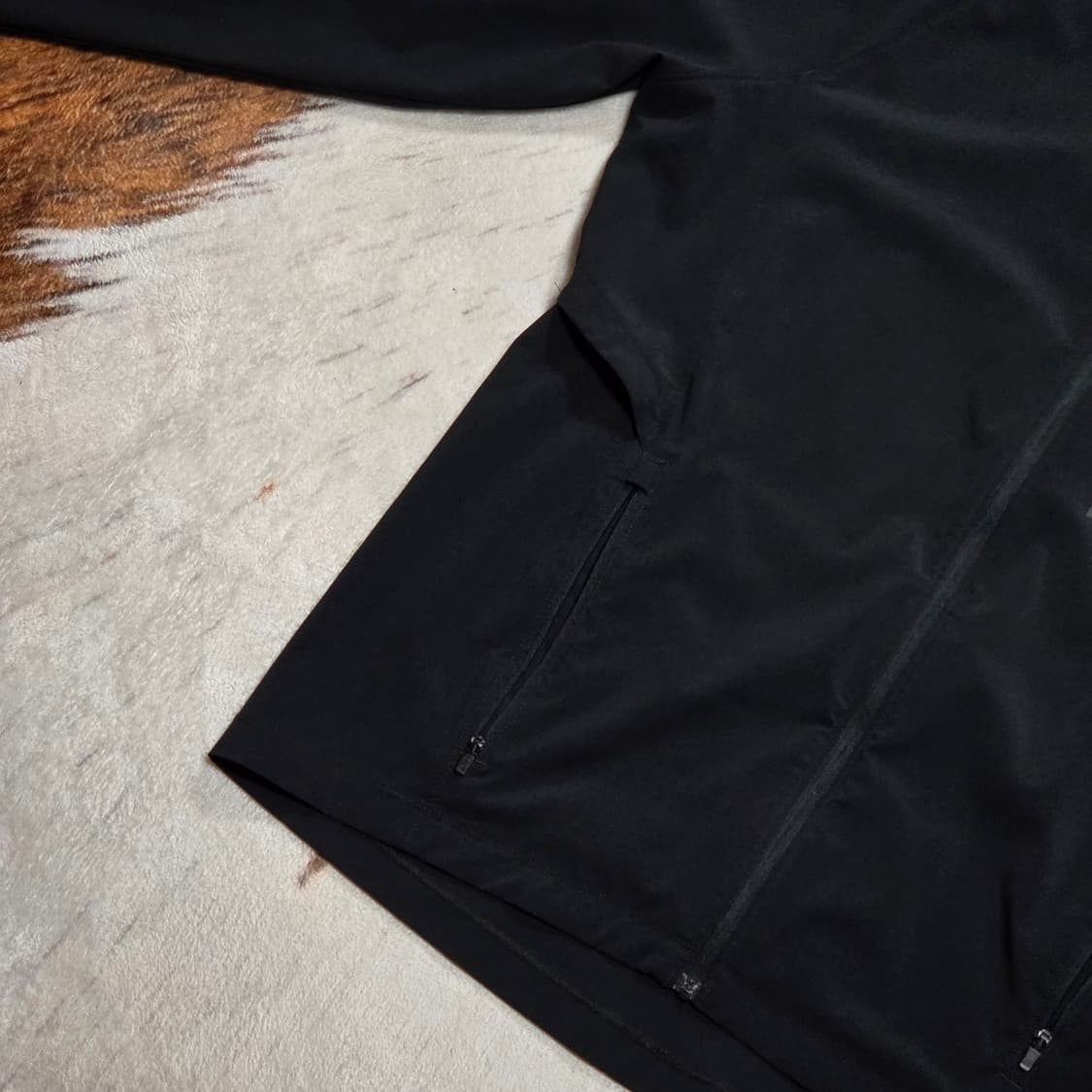 언더아머 블랙 바람막이 자켓 상품이미지3