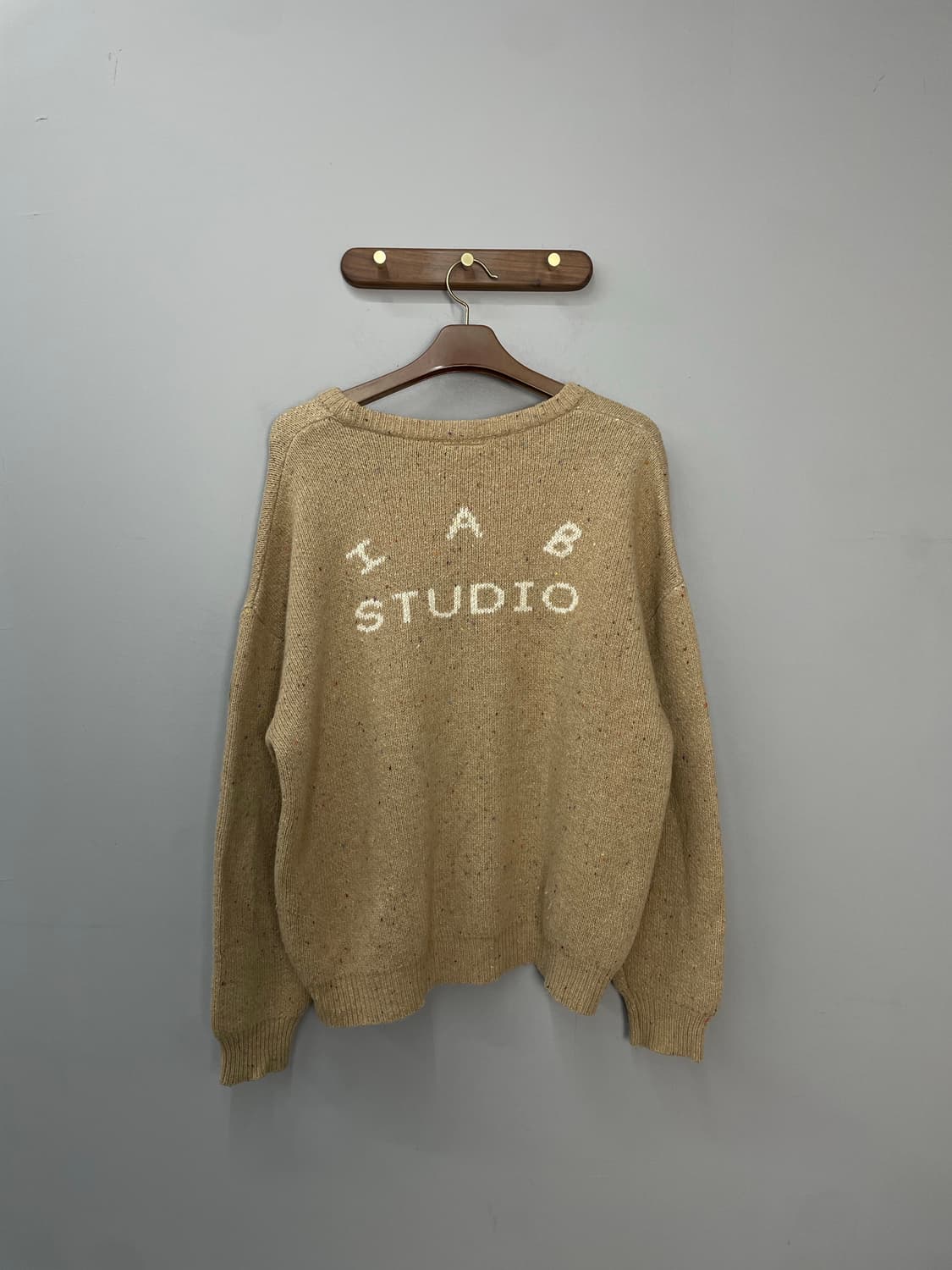 아이앱 스튜디오 x 새들러 하우스 니트치즈 스웨터 H1193 상품이미지6