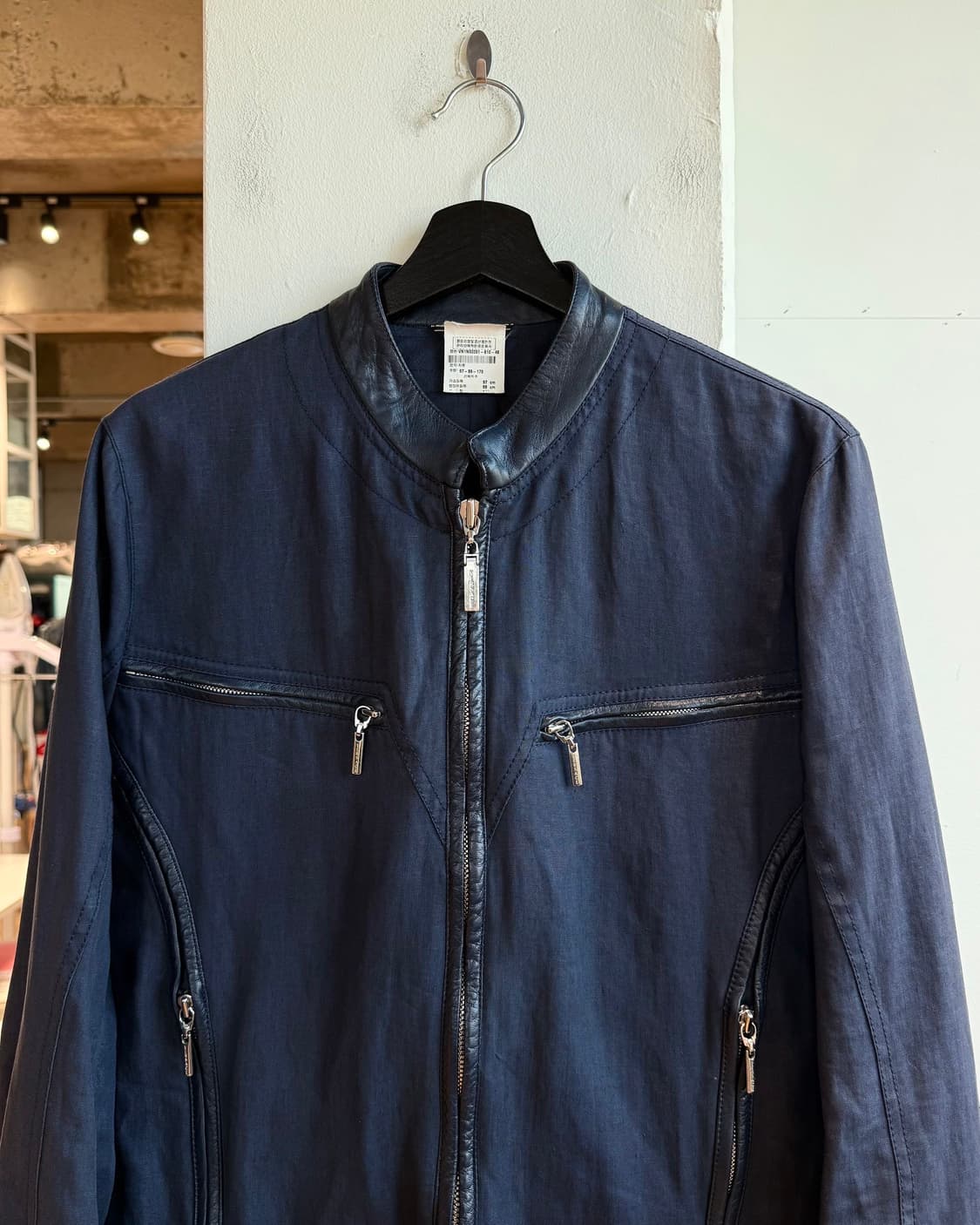베르사체 네이비 린넨 레더 트림 블루종 자켓 상품이미지3