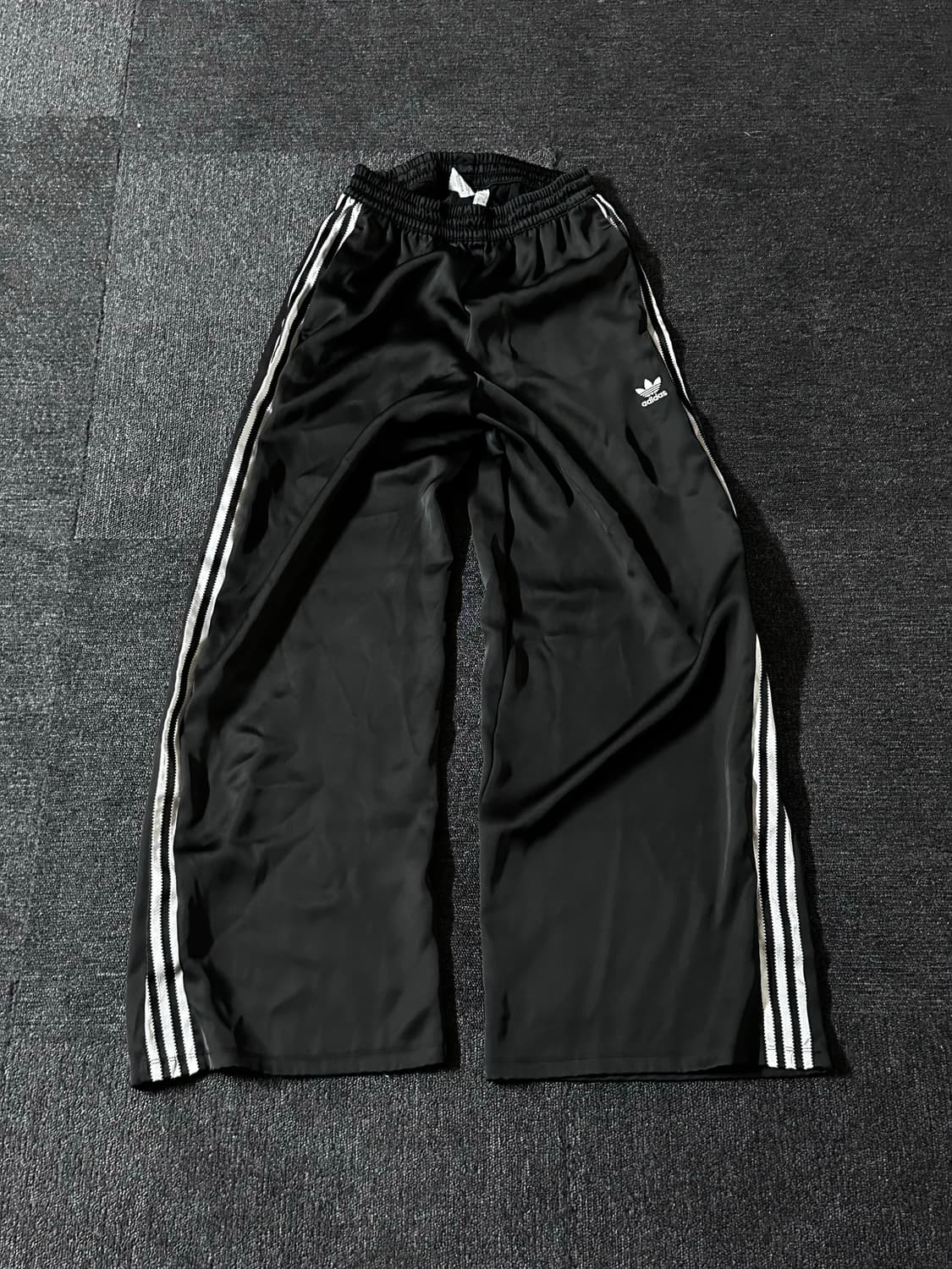 아디다스 사틴 와이드 레그 팬츠 상품이미지2