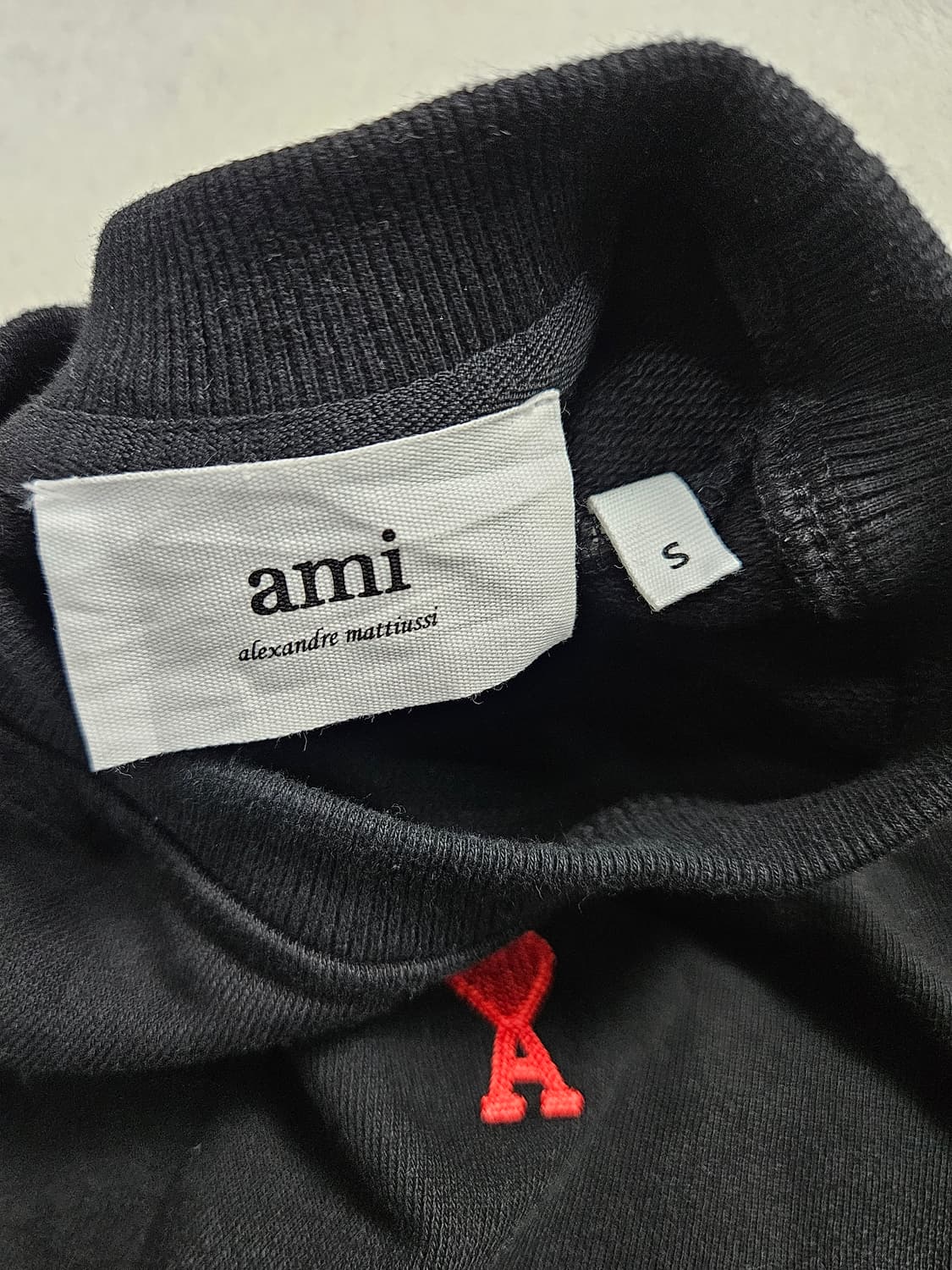 아미 스몰 로고 맨투맨 블랙 상품이미지6