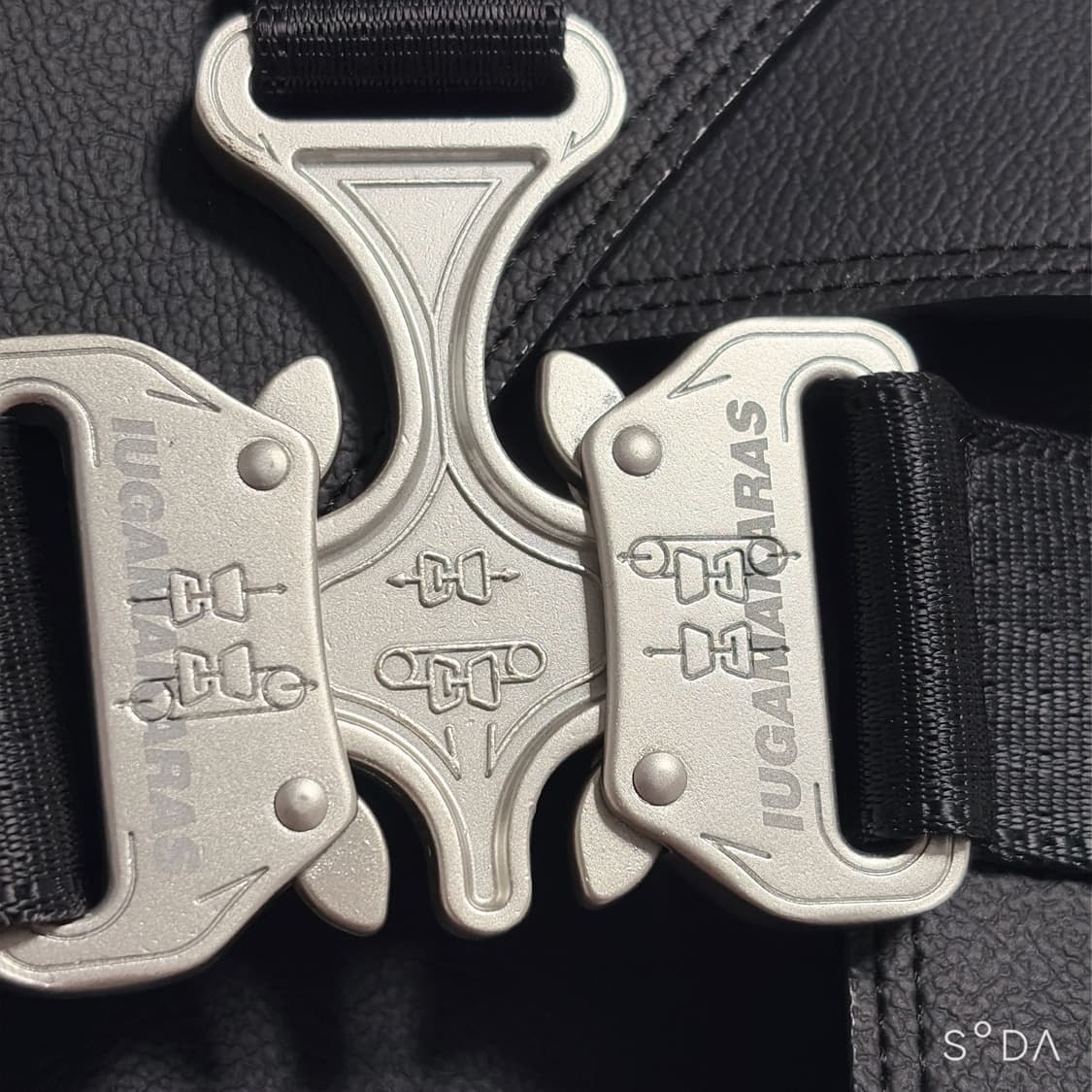 이우가마카리스 Triple Covered Crow Buckle Bag 상품이미지5