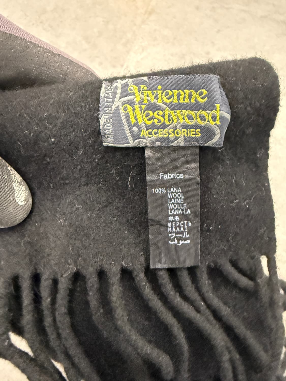 비비안 웨스트우드 블랙 울 머플러 상품이미지3