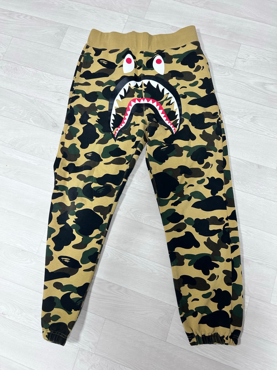 베이프 샤크 황계 조거팬츠 상품이미지1