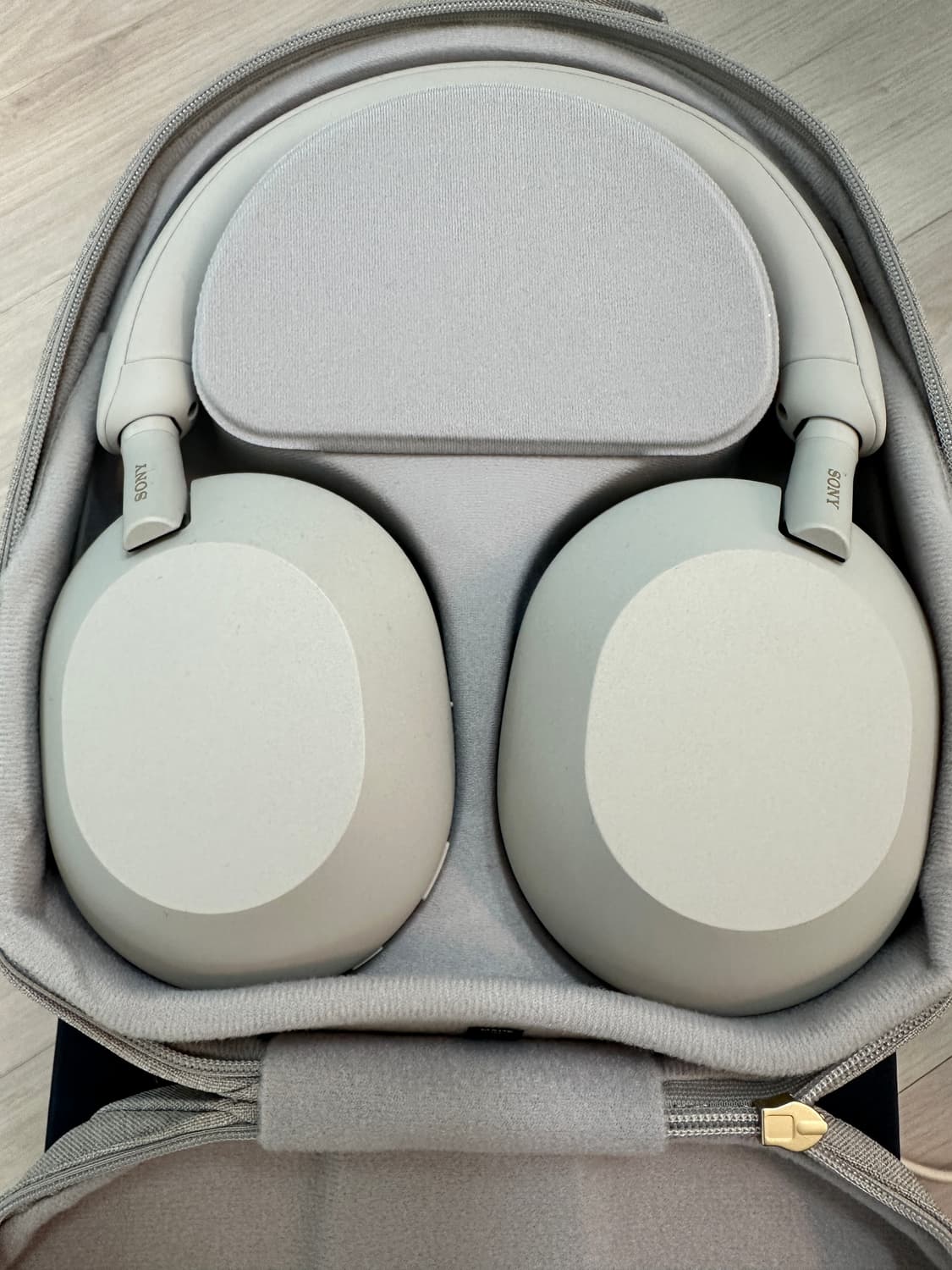 소니 WH-1000XM5 실버 헤드폰 상품이미지1