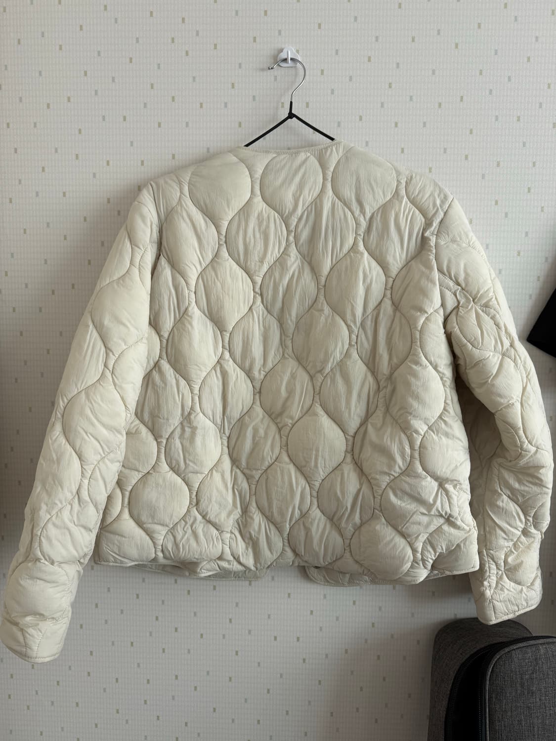 스파오 아이보리 퀄팅 자켓 경량패딩 m사이즈 상품이미지2