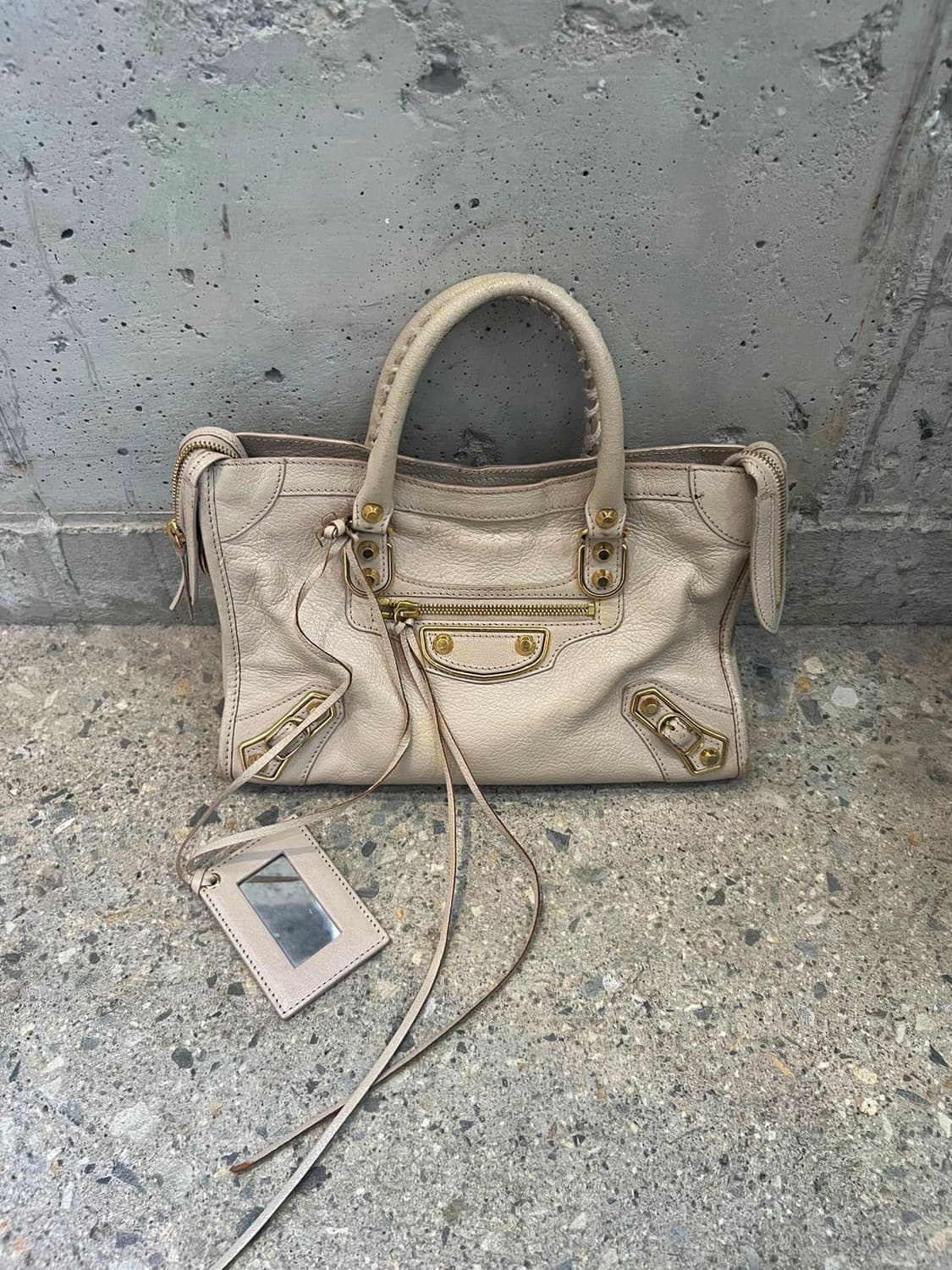 발렌시아가 클래식 시티백 스몰 베이지 상품이미지2