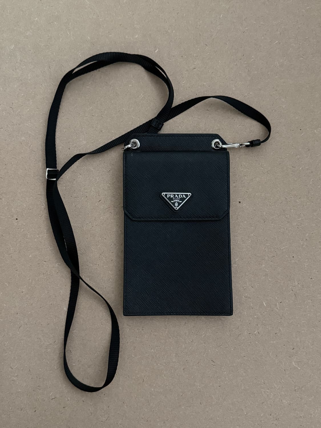 프라다 사피아노 가죽 폰 홀더 크로스백  상품이미지1