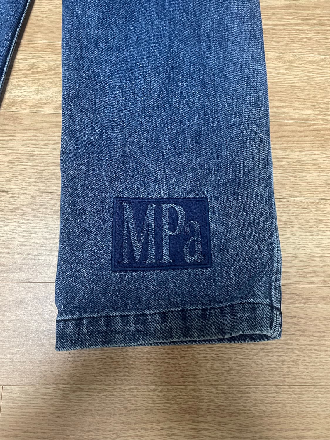 [M] 플라스틱 프로덕트 MPa CALF LOGO DENIM PANTS  상품이미지7