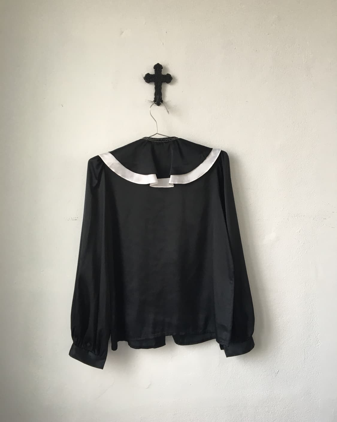 Glossy frill blouse 상품이미지3