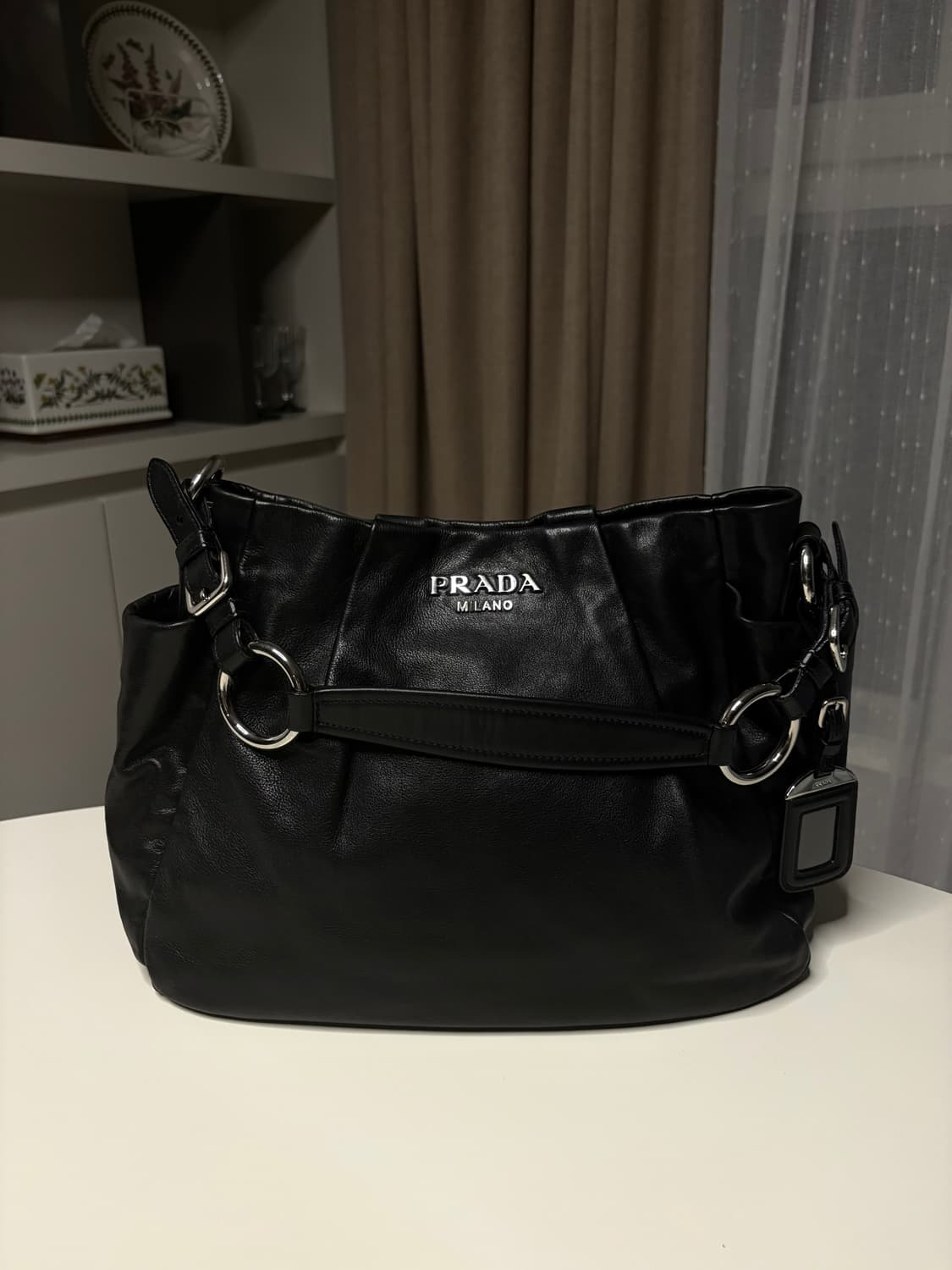 prada 프라다 카프스킨 호보백 상품이미지2