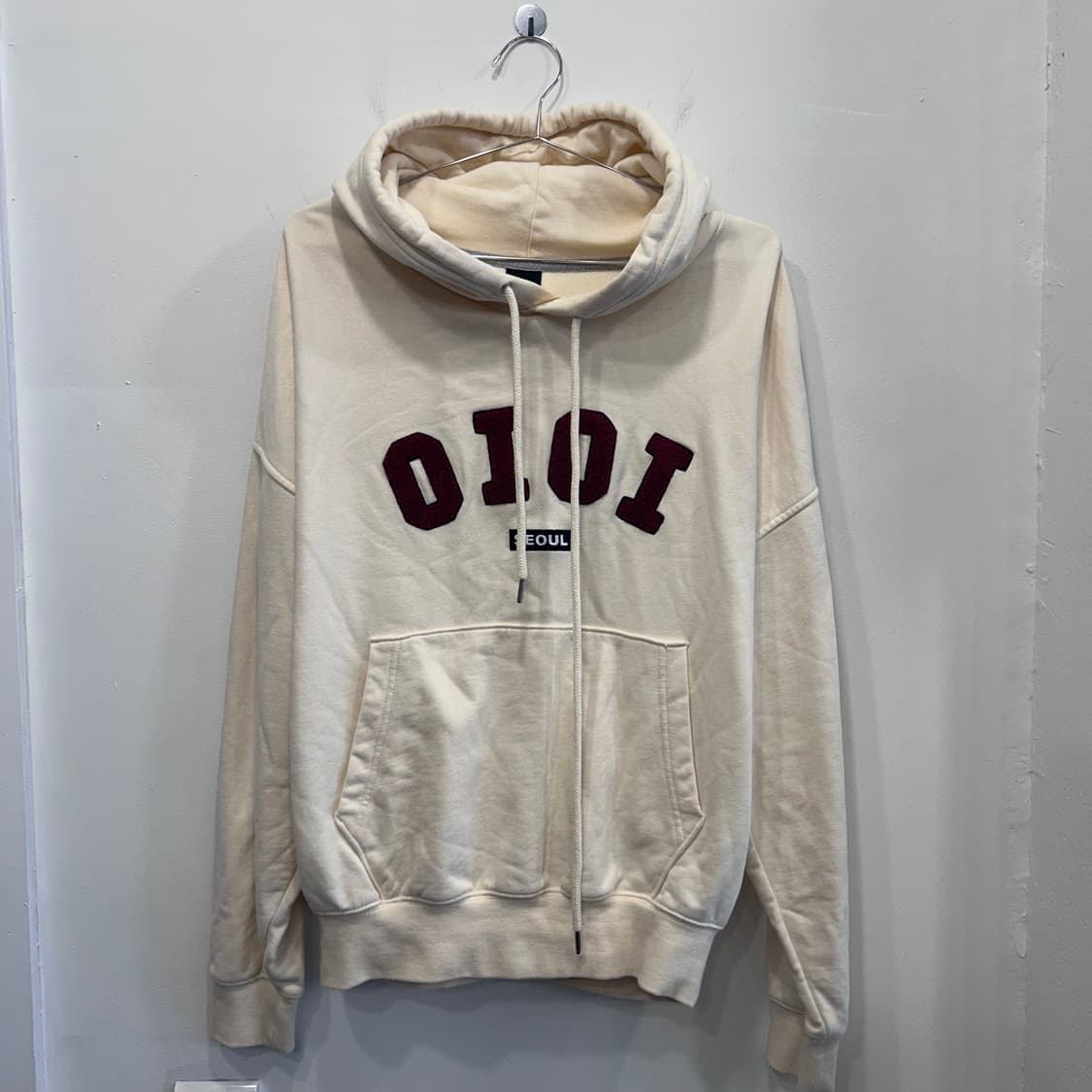 OIOI 플리스 스탠다드 로고 오버핏 후드티 상품이미지2