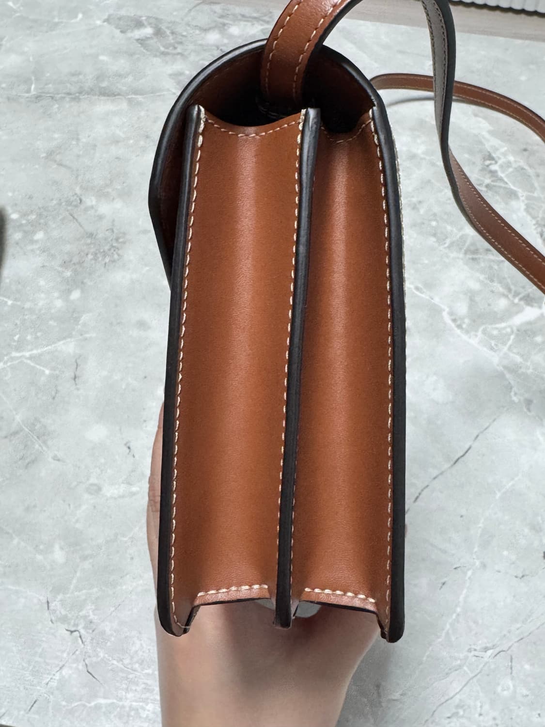 셀린느 엔벨로프 트리옹프 탠 상품이미지4