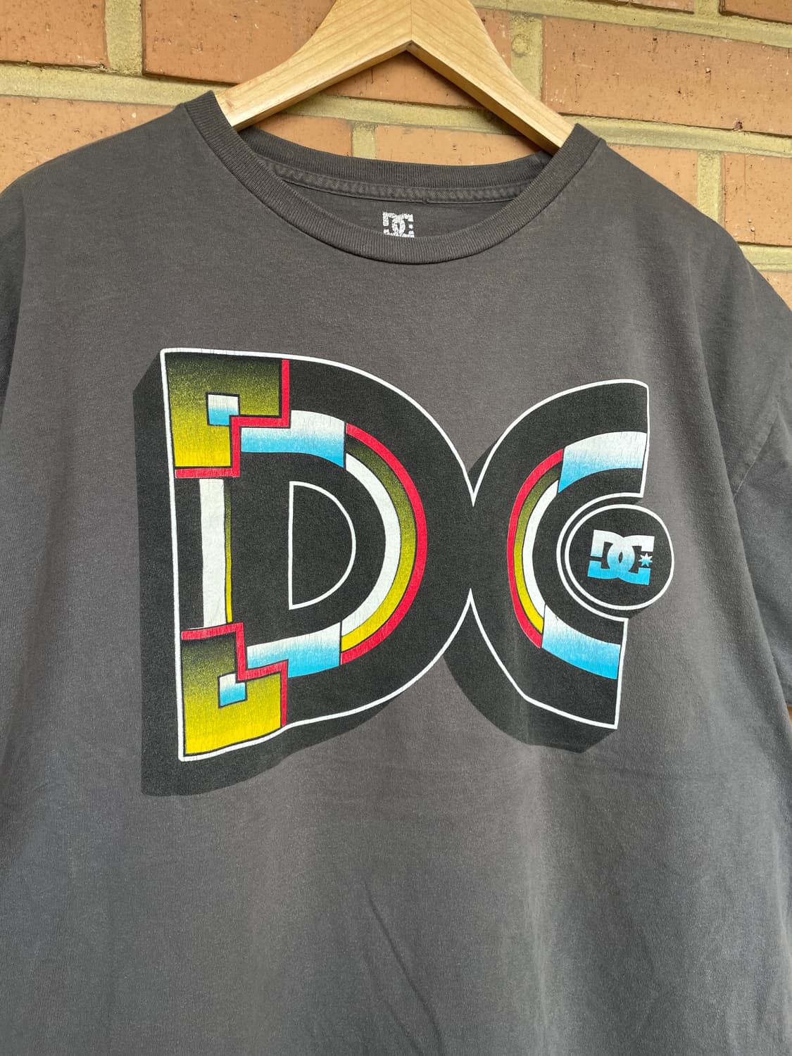 [XL] DC Shoes 디씨슈즈 레트로 빅 로고 그래픽 티셔츠 e25 상품이미지2