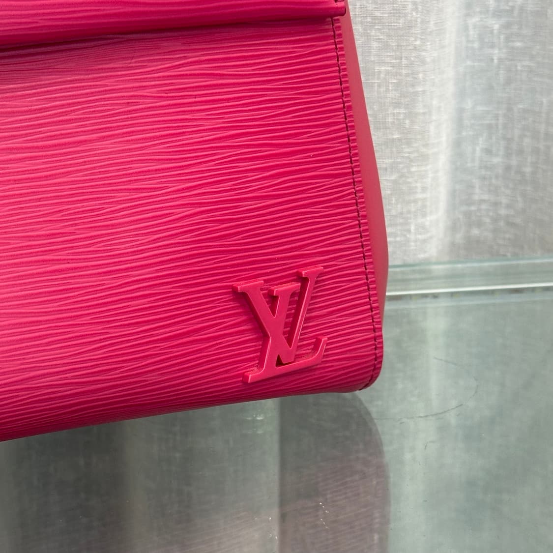 루이비통 에삐 클루니 BB 핑크 크로스백 상품이미지5