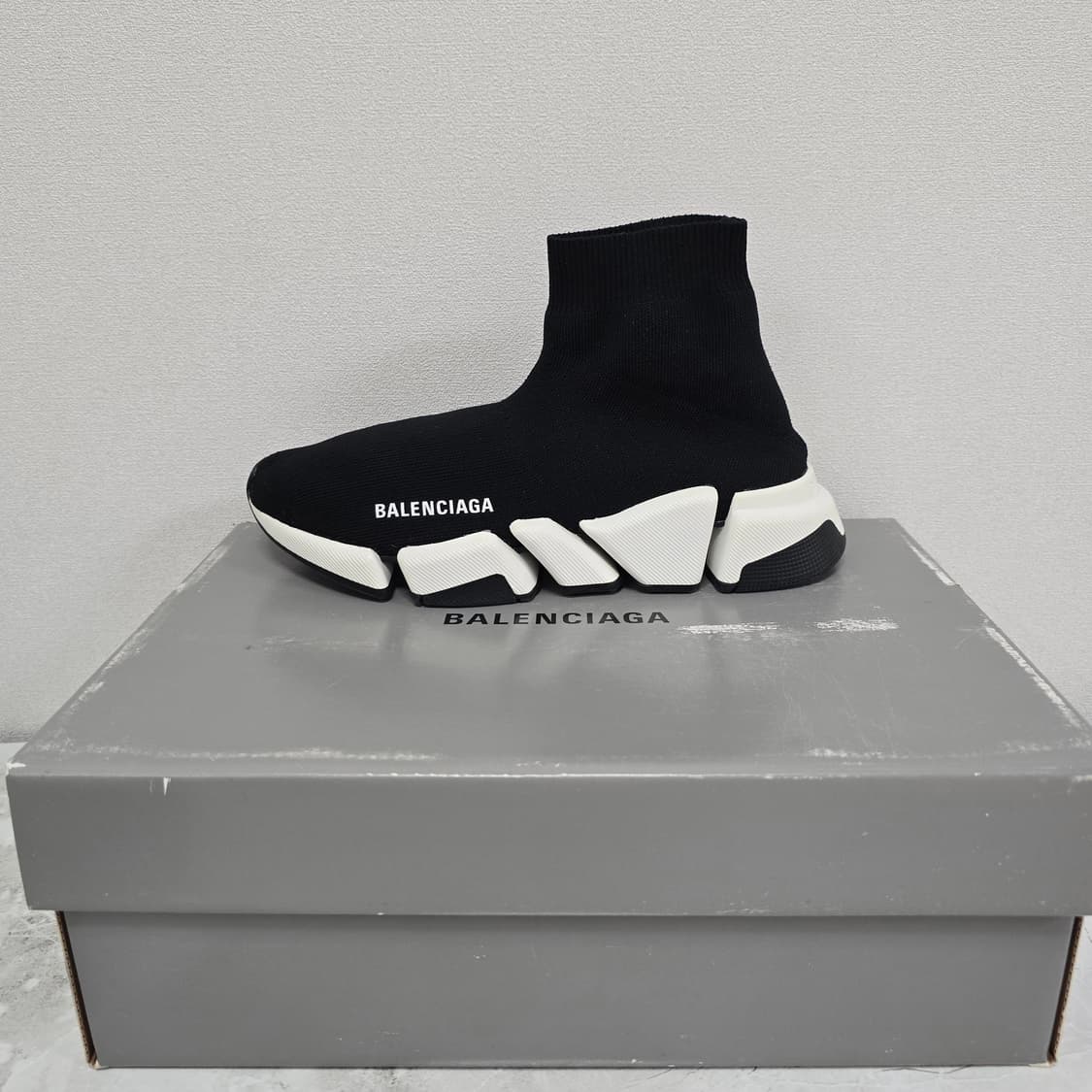 발렌시아가 스피드러너 2.0 스니커즈 신발 37사이즈 240 245 판매 상품이미지1